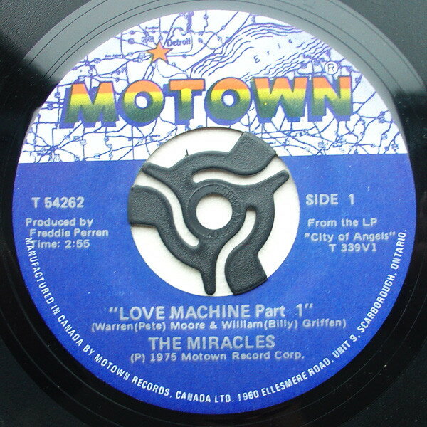 ・アーティスト Miracles ・タイトル Love Machine ・レーベル・型番 Motown T54262 ・フォーマット 7インチレコード ・コンディション(盤) 良い (VG+) ・コンディション(ジャケット) プレインカバー（元ジャケット／カバー無し） ・コンディション(帯) オビなし ・特記事項 サンプル画像です。実際の商品の画像ではありません 商品写真はバーコード/カタログ番号に対応したサンプル画像ですので、お送りする商品の画像ではありません。帯やライナーなどの付属品は、特記事項に記載されている場合のみ含まれます。プロモやカラーレコードなどの仕様についても、該当する場合のみ特記事項に記載しています。 【ご購入前に必ずご確認ください】 ・本店サイト(www.recordcity.jp)とは価格、送料が違います ・本店サイト、その他支店のオーダーとは同梱発送できません ・注文確定後に別の注文を頂いた場合、注文同士の同梱は致しかねます。 ・別倉庫から発送しているため、店頭受け渡しは対応しておりません ・一部商品は他の通販サイトでも販売しているため、ご注文のタイミングによっては商品のご用意ができない場合がございます。 ・土日祝日はお休みです 金曜・祝前日9時以降のご連絡またはご入金は、返答または発送が週明け・祝日明けに順次対応となります。 ・ご購入後のキャンセル不可 ご購入後のキャンセルはいかなる理由においてもお受けできません。ご了承の上、ご購入くださいませ。 ・日本郵便(ゆうパック/ゆうメール)によるお届けになります。 ・中古品であることをご理解ください 当ストアでは中古商品を主に販売しております。中古品であることをご理解の上ご購入ください。また、一部商品はRecordCityオンラインストアで試聴可能です。 ・返品について お客様のご都合による返品は一切承っておりません。 表記の内容と実際の商品に相違がある場合、また針飛び等で返品・返金をご希望される場合は、商品の到着後1週間以内にご連絡ください。商品の返送をこちらで確認後、キャンセル・返金を行います。 コンディションVG以下の商品は返品できません。プレイに影響のない表面のこすれ傷、プレス起因のノイズ盤は返品の対象外です。 【コンディション表記】 ・ほぼ新品(M-)(Like New) 完全な新品。未使用。当店ではほぼ使用しません ・非常に良い(EX)(Excellent) 中古盤として美品な状態。わずかな経年を感じるものの傷みを感じさせない、当店基準で最高の状態 ・良い(VG+)(Very Good Plus) 丁寧に扱われた中古品で、軽い使用感がみられる。 ・可(VG)(Acceptable) 使い込まれた中古品で、「良い」よりもさらに使用感がみられる。 ・悪い(VG-)(Bad) 状態が悪いアイテム。使用の保障はなく、再生不可、針飛び、目立つノイズがあるかもしれない。状態によるクレーム不可。返品不可。 ・非常に悪い(G)(Very Bad) 「悪い」よりさらに状態が悪いアイテム。使用の保障はなく、再生不可、針飛び、目立つノイズがあるかもしれない。状態によるクレーム不可。返品不可。 ・ジャンク(Fair)(Junk/Fair) 割れている、反っている、水ダメージがある、カビ、ジャケットが分離している、ひどい書き込み、ひどい擦れなど最低の状態。使用の保障はなく、再生不可、針飛び、目立つノイズがあるかもしれない。状態によるクレーム不可。返品不可。 ・ジャンク(Poor)(Junk/Poor) 割れている、反っている、水ダメージがある、カビ、ジャケットが分離している、ひどい書き込み、ひどい擦れなど最低の状態。使用の保障はなく、再生不可、針飛び、目立つノイズがあるかもしれない。状態によるクレーム不可。返品不可。