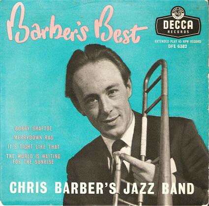 ・アーティスト Chris Barber's Jazz Band ・タイトル Barber's Best ・レーベル・型番 DECCA DFE6382 ・フォーマット 7インチレコード ・コンディション(盤) 良い (VG+) ・コンディション(ジャケット) 良い (VG+) ・コンディション(帯) オビなし ・特記事項 サンプル画像です。実際の商品の画像ではありません 商品写真はバーコード/カタログ番号に対応したサンプル画像ですので、お送りする商品の画像ではありません。帯やライナーなどの付属品は、特記事項に記載されている場合のみ含まれます。プロモやカラーレコードなどの仕様についても、該当する場合のみ特記事項に記載しています。 【ご購入前に必ずご確認ください】 ・本店サイト(www.recordcity.jp)とは価格、送料が違います ・本店サイト、その他支店のオーダーとは同梱発送できません ・注文確定後に別の注文を頂いた場合、注文同士の同梱は致しかねます。 ・別倉庫から発送しているため、店頭受け渡しは対応しておりません ・一部商品は他の通販サイトでも販売しているため、ご注文のタイミングによっては商品のご用意ができない場合がございます。 ・土日祝日はお休みです 金曜・祝前日9時以降のご連絡またはご入金は、返答または発送が週明け・祝日明けに順次対応となります。 ・ご購入後のキャンセル不可 ご購入後のキャンセルはいかなる理由においてもお受けできません。ご了承の上、ご購入くださいませ。 ・日本郵便(ゆうパック/ゆうメール)によるお届けになります。 ・中古品であることをご理解ください 当ストアでは中古商品を主に販売しております。中古品であることをご理解の上ご購入ください。また、一部商品はRecordCityオンラインストアで試聴可能です。 ・返品について お客様のご都合による返品は一切承っておりません。 表記の内容と実際の商品に相違がある場合、また針飛び等で返品・返金をご希望される場合は、商品の到着後1週間以内にご連絡ください。商品の返送をこちらで確認後、キャンセル・返金を行います。 コンディションVG以下の商品は返品できません。プレイに影響のない表面のこすれ傷、プレス起因のノイズ盤は返品の対象外です。 【コンディション表記】 ・ほぼ新品(M-)(Like New) 完全な新品。未使用。当店ではほぼ使用しません ・非常に良い(EX)(Excellent) 中古盤として美品な状態。わずかな経年を感じるものの傷みを感じさせない、当店基準で最高の状態 ・良い(VG+)(Very Good Plus) 丁寧に扱われた中古品で、軽い使用感がみられる。 ・可(VG)(Acceptable) 使い込まれた中古品で、「良い」よりもさらに使用感がみられる。 ・悪い(VG-)(Bad) 状態が悪いアイテム。使用の保障はなく、再生不可、針飛び、目立つノイズがあるかもしれない。状態によるクレーム不可。返品不可。 ・非常に悪い(G)(Very Bad) 「悪い」よりさらに状態が悪いアイテム。使用の保障はなく、再生不可、針飛び、目立つノイズがあるかもしれない。状態によるクレーム不可。返品不可。 ・ジャンク(Fair)(Junk/Fair) 割れている、反っている、水ダメージがある、カビ、ジャケットが分離している、ひどい書き込み、ひどい擦れなど最低の状態。使用の保障はなく、再生不可、針飛び、目立つノイズがあるかもしれない。状態によるクレーム不可。返品不可。 ・ジャンク(Poor)(Junk/Poor) 割れている、反っている、水ダメージがある、カビ、ジャケットが分離している、ひどい書き込み、ひどい擦れなど最低の状態。使用の保障はなく、再生不可、針飛び、目立つノイズがあるかもしれない。状態によるクレーム不可。返品不可。