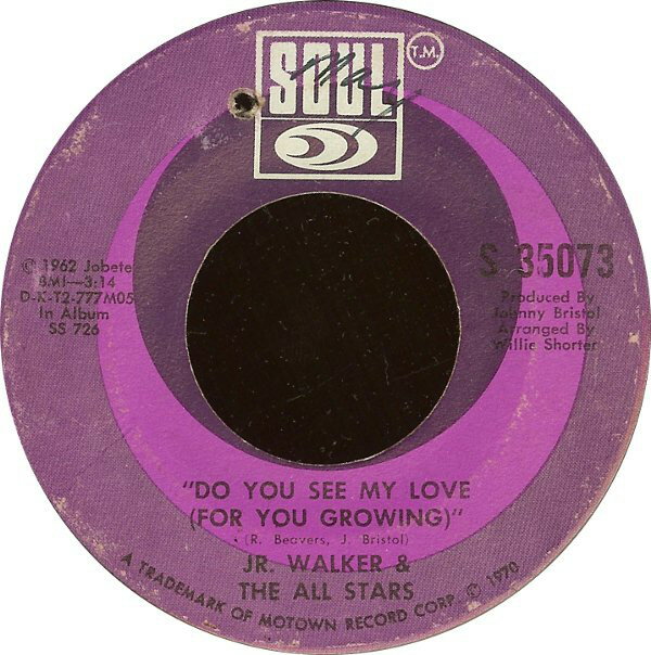 ・アーティスト Junior Walker & The All Stars ・タイトル Do You See My Love (For You Growing) / Groove And Move ・レーベル・型番 Soul S35073 ・フォーマット 7インチレコード ・コンディション(盤) 良い (VG+) ・コンディション(ジャケット) プレインカバー（元ジャケット／カバー無し） ・コンディション(帯) オビなし ・特記事項 【盤に薄い跡】 サンプル画像です。実際の商品の画像ではありません 商品写真はバーコード/カタログ番号に対応したサンプル画像ですので、お送りする商品の画像ではありません。帯やライナーなどの付属品は、特記事項に記載されている場合のみ含まれます。プロモやカラーレコードなどの仕様についても、該当する場合のみ特記事項に記載しています。 【ご購入前に必ずご確認ください】 ・本店サイト(www.recordcity.jp)とは価格、送料が違います ・本店サイト、その他支店のオーダーとは同梱発送できません ・注文確定後に別の注文を頂いた場合、注文同士の同梱は致しかねます。 ・別倉庫から発送しているため、店頭受け渡しは対応しておりません ・一部商品は他の通販サイトでも販売しているため、ご注文のタイミングによっては商品のご用意ができない場合がございます。 ・土日祝日はお休みです 金曜・祝前日9時以降のご連絡またはご入金は、返答または発送が週明け・祝日明けに順次対応となります。 ・ご購入後のキャンセル不可 ご購入後のキャンセルはいかなる理由においてもお受けできません。ご了承の上、ご購入くださいませ。 ・日本郵便(ゆうパック/ゆうメール)によるお届けになります。 ・中古品であることをご理解ください 当ストアでは中古商品を主に販売しております。中古品であることをご理解の上ご購入ください。また、一部商品はRecordCityオンラインストアで試聴可能です。 ・返品について お客様のご都合による返品は一切承っておりません。 表記の内容と実際の商品に相違がある場合、また針飛び等で返品・返金をご希望される場合は、商品の到着後1週間以内にご連絡ください。商品の返送をこちらで確認後、キャンセル・返金を行います。 コンディションVG以下の商品は返品できません。プレイに影響のない表面のこすれ傷、プレス起因のノイズ盤は返品の対象外です。 【コンディション表記】 ・ほぼ新品(M-)(Like New) 完全な新品。未使用。当店ではほぼ使用しません ・非常に良い(EX)(Excellent) 中古盤として美品な状態。わずかな経年を感じるものの傷みを感じさせない、当店基準で最高の状態 ・良い(VG+)(Very Good Plus) 丁寧に扱われた中古品で、軽い使用感がみられる。 ・可(VG)(Acceptable) 使い込まれた中古品で、「良い」よりもさらに使用感がみられる。 ・悪い(VG-)(Bad) 状態が悪いアイテム。使用の保障はなく、再生不可、針飛び、目立つノイズがあるかもしれない。状態によるクレーム不可。返品不可。 ・非常に悪い(G)(Very Bad) 「悪い」よりさらに状態が悪いアイテム。使用の保障はなく、再生不可、針飛び、目立つノイズがあるかもしれない。状態によるクレーム不可。返品不可。 ・ジャンク(Fair)(Junk/Fair) 割れている、反っている、水ダメージがある、カビ、ジャケットが分離している、ひどい書き込み、ひどい擦れなど最低の状態。使用の保障はなく、再生不可、針飛び、目立つノイズがあるかもしれない。状態によるクレーム不可。返品不可。 ・ジャンク(Poor)(Junk/Poor) 割れている、反っている、水ダメージがある、カビ、ジャケットが分離している、ひどい書き込み、ひどい擦れなど最低の状態。使用の保障はなく、再生不可、針飛び、目立つノイズがあるかもしれない。状態によるクレーム不可。返品不可。