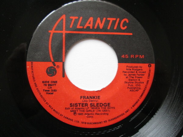 ・アーティスト Sister Sledge ・タイトル Frankie ・レーベル・型番 Atlantic 7895477 ・フォーマット 7インチレコード ・コンディション(盤) 良い (VG+) ・コンディション(ジャケット) ・コンディション(帯) オビなし ・特記事項 サンプル画像です。実際の商品の画像ではありません 商品写真はバーコード/カタログ番号に対応したサンプル画像ですので、お送りする商品の画像ではありません。帯やライナーなどの付属品は、特記事項に記載されている場合のみ含まれます。プロモやカラーレコードなどの仕様についても、該当する場合のみ特記事項に記載しています。 【ご購入前に必ずご確認ください】 ・本店サイト(www.recordcity.jp)とは価格、送料が違います ・本店サイト、その他支店のオーダーとは同梱発送できません ・注文確定後に別の注文を頂いた場合、注文同士の同梱は致しかねます。 ・別倉庫から発送しているため、店頭受け渡しは対応しておりません ・一部商品は他の通販サイトでも販売しているため、ご注文のタイミングによっては商品のご用意ができない場合がございます。 ・土日祝日はお休みです 金曜・祝前日9時以降のご連絡またはご入金は、返答または発送が週明け・祝日明けに順次対応となります。 ・ご購入後のキャンセル不可 ご購入後のキャンセルはいかなる理由においてもお受けできません。ご了承の上、ご購入くださいませ。 ・日本郵便(ゆうパック/ゆうメール)によるお届けになります。 ・中古品であることをご理解ください 当ストアでは中古商品を主に販売しております。中古品であることをご理解の上ご購入ください。また、一部商品はRecordCityオンラインストアで試聴可能です。 ・返品について お客様のご都合による返品は一切承っておりません。 表記の内容と実際の商品に相違がある場合、また針飛び等で返品・返金をご希望される場合は、商品の到着後1週間以内にご連絡ください。商品の返送をこちらで確認後、キャンセル・返金を行います。 コンディションVG以下の商品は返品できません。プレイに影響のない表面のこすれ傷、プレス起因のノイズ盤は返品の対象外です。 【コンディション表記】 ・ほぼ新品(M-)(Like New) 完全な新品。未使用。当店ではほぼ使用しません ・非常に良い(EX)(Excellent) 中古盤として美品な状態。わずかな経年を感じるものの傷みを感じさせない、当店基準で最高の状態 ・良い(VG+)(Very Good Plus) 丁寧に扱われた中古品で、軽い使用感がみられる。 ・可(VG)(Acceptable) 使い込まれた中古品で、「良い」よりもさらに使用感がみられる。 ・悪い(VG-)(Bad) 状態が悪いアイテム。使用の保障はなく、再生不可、針飛び、目立つノイズがあるかもしれない。状態によるクレーム不可。返品不可。 ・非常に悪い(G)(Very Bad) 「悪い」よりさらに状態が悪いアイテム。使用の保障はなく、再生不可、針飛び、目立つノイズがあるかもしれない。状態によるクレーム不可。返品不可。 ・ジャンク(Fair)(Junk/Fair) 割れている、反っている、水ダメージがある、カビ、ジャケットが分離している、ひどい書き込み、ひどい擦れなど最低の状態。使用の保障はなく、再生不可、針飛び、目立つノイズがあるかもしれない。状態によるクレーム不可。返品不可。 ・ジャンク(Poor)(Junk/Poor) 割れている、反っている、水ダメージがある、カビ、ジャケットが分離している、ひどい書き込み、ひどい擦れなど最低の状態。使用の保障はなく、再生不可、針飛び、目立つノイズがあるかもしれない。状態によるクレーム不可。返品不可。