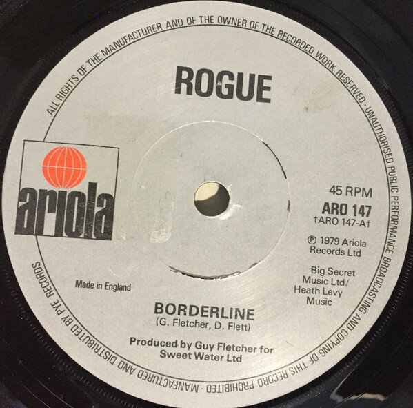 ・アーティスト Rogue ・タイトル Borderline ・レーベル・型番 Ariola ARO147 ・フォーマット 7インチレコード ・コンディション(盤) 良い (VG+) ・コンディション(ジャケット) プレインカバー（元ジャケット／カバー無し） ・コンディション(帯) オビなし ・特記事項 【盤に浅い跡】 サンプル画像です。実際の商品の画像ではありません 商品写真はバーコード/カタログ番号に対応したサンプル画像ですので、お送りする商品の画像ではありません。帯やライナーなどの付属品は、特記事項に記載されている場合のみ含まれます。プロモやカラーレコードなどの仕様についても、該当する場合のみ特記事項に記載しています。 【ご購入前に必ずご確認ください】 ・本店サイト(www.recordcity.jp)とは価格、送料が違います ・本店サイト、その他支店のオーダーとは同梱発送できません ・注文確定後に別の注文を頂いた場合、注文同士の同梱は致しかねます。 ・別倉庫から発送しているため、店頭受け渡しは対応しておりません ・一部商品は他の通販サイトでも販売しているため、ご注文のタイミングによっては商品のご用意ができない場合がございます。 ・土日祝日はお休みです 金曜・祝前日9時以降のご連絡またはご入金は、返答または発送が週明け・祝日明けに順次対応となります。 ・ご購入後のキャンセル不可 ご購入後のキャンセルはいかなる理由においてもお受けできません。ご了承の上、ご購入くださいませ。 ・日本郵便(ゆうパック/ゆうメール)によるお届けになります。 ・中古品であることをご理解ください 当ストアでは中古商品を主に販売しております。中古品であることをご理解の上ご購入ください。また、一部商品はRecordCityオンラインストアで試聴可能です。 ・返品について お客様のご都合による返品は一切承っておりません。 表記の内容と実際の商品に相違がある場合、また針飛び等で返品・返金をご希望される場合は、商品の到着後1週間以内にご連絡ください。商品の返送をこちらで確認後、キャンセル・返金を行います。 コンディションVG以下の商品は返品できません。プレイに影響のない表面のこすれ傷、プレス起因のノイズ盤は返品の対象外です。 【コンディション表記】 ・ほぼ新品(M-)(Like New) 完全な新品。未使用。当店ではほぼ使用しません ・非常に良い(EX)(Excellent) 中古盤として美品な状態。わずかな経年を感じるものの傷みを感じさせない、当店基準で最高の状態 ・良い(VG+)(Very Good Plus) 丁寧に扱われた中古品で、軽い使用感がみられる。 ・可(VG)(Acceptable) 使い込まれた中古品で、「良い」よりもさらに使用感がみられる。 ・悪い(VG-)(Bad) 状態が悪いアイテム。使用の保障はなく、再生不可、針飛び、目立つノイズがあるかもしれない。状態によるクレーム不可。返品不可。 ・非常に悪い(G)(Very Bad) 「悪い」よりさらに状態が悪いアイテム。使用の保障はなく、再生不可、針飛び、目立つノイズがあるかもしれない。状態によるクレーム不可。返品不可。 ・ジャンク(Fair)(Junk/Fair) 割れている、反っている、水ダメージがある、カビ、ジャケットが分離している、ひどい書き込み、ひどい擦れなど最低の状態。使用の保障はなく、再生不可、針飛び、目立つノイズがあるかもしれない。状態によるクレーム不可。返品不可。 ・ジャンク(Poor)(Junk/Poor) 割れている、反っている、水ダメージがある、カビ、ジャケットが分離している、ひどい書き込み、ひどい擦れなど最低の状態。使用の保障はなく、再生不可、針飛び、目立つノイズがあるかもしれない。状態によるクレーム不可。返品不可。