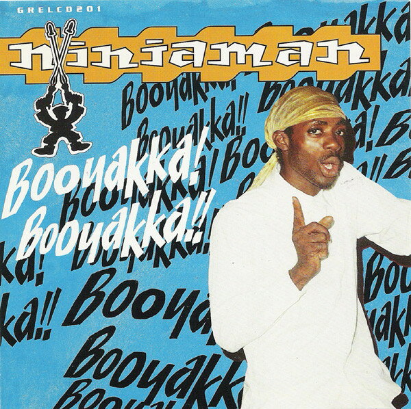 ・アーティスト Ninjaman ・タイトル Booyakka! Booyakka!! ・レーベル・型番 Greensleeves Records GRELCD201 ・フォーマット CD ・コンディション(盤) 良い (VG+) ・コンディション(ジャケット) ・コンディション(帯) オビなし ・特記事項 サンプル画像です。実際の商品の画像ではありません 商品写真はバーコード/カタログ番号に対応したサンプル画像ですので、お送りする商品の画像ではありません。帯やライナーなどの付属品は、特記事項に記載されている場合のみ含まれます。プロモやカラーレコードなどの仕様についても、該当する場合のみ特記事項に記載しています。 【ご購入前に必ずご確認ください】 ・本店サイト(www.recordcity.jp)とは価格、送料が違います ・本店サイト、その他支店のオーダーとは同梱発送できません ・注文確定後に別の注文を頂いた場合、注文同士の同梱は致しかねます。 ・別倉庫から発送しているため、店頭受け渡しは対応しておりません ・一部商品は他の通販サイトでも販売しているため、ご注文のタイミングによっては商品のご用意ができない場合がございます。 ・土日祝日はお休みです 金曜・祝前日9時以降のご連絡またはご入金は、返答または発送が週明け・祝日明けに順次対応となります。 ・ご購入後のキャンセル不可 ご購入後のキャンセルはいかなる理由においてもお受けできません。ご了承の上、ご購入くださいませ。 ・日本郵便(ゆうパック/ゆうメール)によるお届けになります。 ・中古品であることをご理解ください 当ストアでは中古商品を主に販売しております。中古品であることをご理解の上ご購入ください。また、一部商品はRecordCityオンラインストアで試聴可能です。 ・返品について お客様のご都合による返品は一切承っておりません。 表記の内容と実際の商品に相違がある場合、また針飛び等で返品・返金をご希望される場合は、商品の到着後1週間以内にご連絡ください。商品の返送をこちらで確認後、キャンセル・返金を行います。 コンディションVG以下の商品は返品できません。プレイに影響のない表面のこすれ傷、プレス起因のノイズ盤は返品の対象外です。 【コンディション表記】 ・ほぼ新品(M-)(Like New) 完全な新品。未使用。当店ではほぼ使用しません ・非常に良い(EX)(Excellent) 中古盤として美品な状態。わずかな経年を感じるものの傷みを感じさせない、当店基準で最高の状態 ・良い(VG+)(Very Good Plus) 丁寧に扱われた中古品で、軽い使用感がみられる。 ・可(VG)(Acceptable) 使い込まれた中古品で、「良い」よりもさらに使用感がみられる。 ・悪い(VG-)(Bad) 状態が悪いアイテム。使用の保障はなく、再生不可、針飛び、目立つノイズがあるかもしれない。状態によるクレーム不可。返品不可。 ・非常に悪い(G)(Very Bad) 「悪い」よりさらに状態が悪いアイテム。使用の保障はなく、再生不可、針飛び、目立つノイズがあるかもしれない。状態によるクレーム不可。返品不可。 ・ジャンク(Fair)(Junk/Fair) 割れている、反っている、水ダメージがある、カビ、ジャケットが分離している、ひどい書き込み、ひどい擦れなど最低の状態。使用の保障はなく、再生不可、針飛び、目立つノイズがあるかもしれない。状態によるクレーム不可。返品不可。 ・ジャンク(Poor)(Junk/Poor) 割れている、反っている、水ダメージがある、カビ、ジャケットが分離している、ひどい書き込み、ひどい擦れなど最低の状態。使用の保障はなく、再生不可、針飛び、目立つノイズがあるかもしれない。状態によるクレーム不可。返品不可。