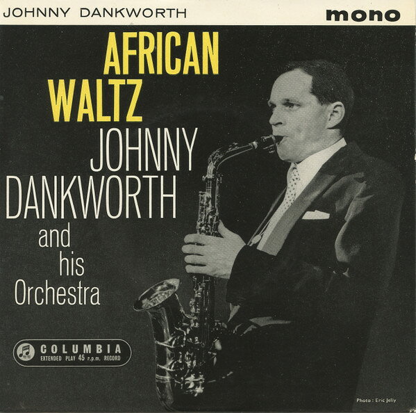 ・アーティスト Johnny Dankworth & His Orchestra ・タイトル African Waltz ・レーベル・型番 COLUMBIA SEG8137 ・フォーマット 7インチレコード ・コンディション(盤) 可 (VG) ・コンディション(ジャケット) 良い (VG+) ・コンディション(帯) オビなし ・特記事項 【カバー折れ/しわ】 サンプル画像です。実際の商品の画像ではありません 商品写真はバーコード/カタログ番号に対応したサンプル画像ですので、お送りする商品の画像ではありません。帯やライナーなどの付属品は、特記事項に記載されている場合のみ含まれます。プロモやカラーレコードなどの仕様についても、該当する場合のみ特記事項に記載しています。 【ご購入前に必ずご確認ください】 ・本店サイト(www.recordcity.jp)とは価格、送料が違います ・本店サイト、その他支店のオーダーとは同梱発送できません ・注文確定後に別の注文を頂いた場合、注文同士の同梱は致しかねます。 ・別倉庫から発送しているため、店頭受け渡しは対応しておりません ・一部商品は他の通販サイトでも販売しているため、ご注文のタイミングによっては商品のご用意ができない場合がございます。 ・土日祝日はお休みです 金曜・祝前日9時以降のご連絡またはご入金は、返答または発送が週明け・祝日明けに順次対応となります。 ・ご購入後のキャンセル不可 ご購入後のキャンセルはいかなる理由においてもお受けできません。ご了承の上、ご購入くださいませ。 ・日本郵便(ゆうパック/ゆうメール)によるお届けになります。 ・中古品であることをご理解ください 当ストアでは中古商品を主に販売しております。中古品であることをご理解の上ご購入ください。また、一部商品はRecordCityオンラインストアで試聴可能です。 ・返品について お客様のご都合による返品は一切承っておりません。 表記の内容と実際の商品に相違がある場合、また針飛び等で返品・返金をご希望される場合は、商品の到着後1週間以内にご連絡ください。商品の返送をこちらで確認後、キャンセル・返金を行います。 コンディションVG以下の商品は返品できません。プレイに影響のない表面のこすれ傷、プレス起因のノイズ盤は返品の対象外です。 【コンディション表記】 ・ほぼ新品(M-)(Like New) 完全な新品。未使用。当店ではほぼ使用しません ・非常に良い(EX)(Excellent) 中古盤として美品な状態。わずかな経年を感じるものの傷みを感じさせない、当店基準で最高の状態 ・良い(VG+)(Very Good Plus) 丁寧に扱われた中古品で、軽い使用感がみられる。 ・可(VG)(Acceptable) 使い込まれた中古品で、「良い」よりもさらに使用感がみられる。 ・悪い(VG-)(Bad) 状態が悪いアイテム。使用の保障はなく、再生不可、針飛び、目立つノイズがあるかもしれない。状態によるクレーム不可。返品不可。 ・非常に悪い(G)(Very Bad) 「悪い」よりさらに状態が悪いアイテム。使用の保障はなく、再生不可、針飛び、目立つノイズがあるかもしれない。状態によるクレーム不可。返品不可。 ・ジャンク(Fair)(Junk/Fair) 割れている、反っている、水ダメージがある、カビ、ジャケットが分離している、ひどい書き込み、ひどい擦れなど最低の状態。使用の保障はなく、再生不可、針飛び、目立つノイズがあるかもしれない。状態によるクレーム不可。返品不可。 ・ジャンク(Poor)(Junk/Poor) 割れている、反っている、水ダメージがある、カビ、ジャケットが分離している、ひどい書き込み、ひどい擦れなど最低の状態。使用の保障はなく、再生不可、針飛び、目立つノイズがあるかもしれない。状態によるクレーム不可。返品不可。