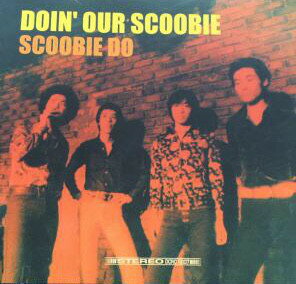 ・アーティスト Scoobie Do ? ・タイトル Doin' Our Scoobie ・レーベル・型番 Deckrec DCRC0007 ・フォーマット CD ・コンディション(盤) 良い (VG+) ・コンディション(ジャケット) ・コンディション(帯) オビなし ・特記事項 【デジパック】 サンプル画像です。実際の商品の画像ではありません 商品写真はバーコード/カタログ番号に対応したサンプル画像ですので、お送りする商品の画像ではありません。帯やライナーなどの付属品は、特記事項に記載されている場合のみ含まれます。プロモやカラーレコードなどの仕様についても、該当する場合のみ特記事項に記載しています。 【ご購入前に必ずご確認ください】 ・本店サイト(www.recordcity.jp)とは価格、送料が違います ・本店サイト、その他支店のオーダーとは同梱発送できません ・注文確定後に別の注文を頂いた場合、注文同士の同梱は致しかねます。 ・別倉庫から発送しているため、店頭受け渡しは対応しておりません ・一部商品は他の通販サイトでも販売しているため、ご注文のタイミングによっては商品のご用意ができない場合がございます。 ・土日祝日はお休みです 金曜・祝前日9時以降のご連絡またはご入金は、返答または発送が週明け・祝日明けに順次対応となります。 ・ご購入後のキャンセル不可 ご購入後のキャンセルはいかなる理由においてもお受けできません。ご了承の上、ご購入くださいませ。 ・日本郵便(ゆうパック/ゆうメール)によるお届けになります。 ・中古品であることをご理解ください 当ストアでは中古商品を主に販売しております。中古品であることをご理解の上ご購入ください。また、一部商品はRecordCityオンラインストアで試聴可能です。 ・返品について お客様のご都合による返品は一切承っておりません。 表記の内容と実際の商品に相違がある場合、また針飛び等で返品・返金をご希望される場合は、商品の到着後1週間以内にご連絡ください。商品の返送をこちらで確認後、キャンセル・返金を行います。 コンディションVG以下の商品は返品できません。プレイに影響のない表面のこすれ傷、プレス起因のノイズ盤は返品の対象外です。 【コンディション表記】 ・ほぼ新品(M-)(Like New) 完全な新品。未使用。当店ではほぼ使用しません ・非常に良い(EX)(Excellent) 中古盤として美品な状態。わずかな経年を感じるものの傷みを感じさせない、当店基準で最高の状態 ・良い(VG+)(Very Good Plus) 丁寧に扱われた中古品で、軽い使用感がみられる。 ・可(VG)(Acceptable) 使い込まれた中古品で、「良い」よりもさらに使用感がみられる。 ・悪い(VG-)(Bad) 状態が悪いアイテム。使用の保障はなく、再生不可、針飛び、目立つノイズがあるかもしれない。状態によるクレーム不可。返品不可。 ・非常に悪い(G)(Very Bad) 「悪い」よりさらに状態が悪いアイテム。使用の保障はなく、再生不可、針飛び、目立つノイズがあるかもしれない。状態によるクレーム不可。返品不可。 ・ジャンク(Fair)(Junk/Fair) 割れている、反っている、水ダメージがある、カビ、ジャケットが分離している、ひどい書き込み、ひどい擦れなど最低の状態。使用の保障はなく、再生不可、針飛び、目立つノイズがあるかもしれない。状態によるクレーム不可。返品不可。 ・ジャンク(Poor)(Junk/Poor) 割れている、反っている、水ダメージがある、カビ、ジャケットが分離している、ひどい書き込み、ひどい擦れなど最低の状態。使用の保障はなく、再生不可、針飛び、目立つノイズがあるかもしれない。状態によるクレーム不可。返品不可。