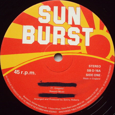 ・アーティスト Belinda Parker ・タイトル Gipsy Love ・レーベル Sun Burst SBD16 ・フォーマット 12インチレコード ・コンディション(盤) 良い (VG+) ・コンディション(ジャケット) プレインカバー（元ジャケット／カバー無し） ・コンディション(帯) オビなし ・特記事項 【盤に薄い跡】【レーベルに書き込み】 サンプル画像です。実際の商品の画像ではありません 商品写真はバーコード/カタログ番号に対応したサンプル画像ですので、お送りする商品の画像ではありません。帯やライナーなどの付属品は、特記事項に記載されている場合のみ含まれます。プロモやカラーレコードなどの仕様についても、該当する場合のみ特記事項に記載しています。 【ご購入前に必ずご確認ください】 ・本店サイト(www.recordcity.jp)とは価格、送料が違います ・本店サイト、その他支店のオーダーとは同梱発送できません ・別倉庫から発送しているため、店頭受け渡しは対応しておりません ・一部商品は他の通販サイトでも販売しているため、ご注文のタイミングによっては商品のご用意ができない場合がございます。 ・土日祝日はお休みです 金曜・祝前日9時以降のご連絡またはご入金は、返答または発送が週明け・祝日明けに順次対応となります。 ・ご購入後のキャンセル不可 ご購入後のキャンセルはいかなる理由においてもお受けできません。ご了承の上、ご購入くださいませ。 ・日本郵便(ゆうパック/ゆうメール)によるお届けになります。 ・中古品であることをご理解ください 当ストアではお客様よりお譲りいただいた中古商品を主に販売しております。中古品であることをご理解の上ご購入ください。また、一部商品はRecordCityオンラインストアで試聴可能です。 ・返品について お客様のご都合による返品は一切承っておりません。 表記の内容と実際の商品に相違がある場合、また針飛び等で返品・返金をご希望される場合は、商品の到着後1週間以内にご連絡ください。商品の返送をこちらで確認後、キャンセル・返金を行います。 コンディションVG以下の商品は返品できません。プレイに影響のない表面のこすれ傷、プレス起因のノイズ盤は返品の対象外です。 【コンディション表記】 ・ほぼ新品(M-)(Like New) 完全な新品。未使用。当店ではほぼ使用しません ・非常に良い(EX)(Excellent) 中古盤として美品な状態。わずかな経年を感じるものの傷みを感じさせない、当店基準で最高の状態 ・良い(VG+)(Very Good Plus) 丁寧に扱われた中古品で、軽い使用感がみられる。 ・可(VG)(Acceptable) 使い込まれた中古品で、「良い」よりもさらに使用感がみられる。 ・悪い(VG-)(Bad) 状態が悪いアイテム。使用の保障はなく、再生不可、針飛び、目立つノイズがあるかもしれない。状態によるクレーム不可。返品不可。 ・非常に悪い(G)(Very Bad) 「悪い」よりさらに状態が悪いアイテム。使用の保障はなく、再生不可、針飛び、目立つノイズがあるかもしれない。状態によるクレーム不可。返品不可。 ・ジャンク(Fair)(Junk/Fair) 割れている、反っている、水ダメージがある、カビ、ジャケットが分離している、ひどい書き込み、ひどい擦れなど最低の状態。使用の保障はなく、再生不可、針飛び、目立つノイズがあるかもしれない。状態によるクレーム不可。返品不可。 ・ジャンク(Poor)(Junk/Poor) 割れている、反っている、水ダメージがある、カビ、ジャケットが分離している、ひどい書き込み、ひどい擦れなど最低の状態。使用の保障はなく、再生不可、針飛び、目立つノイズがあるかもしれない。状態によるクレーム不可。返品不可。