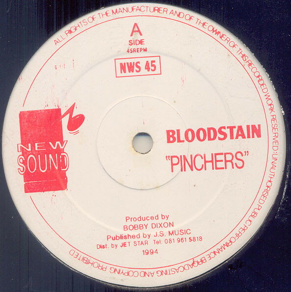 ・アーティスト Pinchers ・タイトル Bloodstain ・レーベル・型番 New Sound NWS45 ・フォーマット 12インチレコード ・コンディション(盤) 良い (VG+) ・コンディション(ジャケット) プレインカバー（元ジャケット／カバー無し） ・コンディション(帯) オビなし ・特記事項 【カバーに軽い擦れ】 サンプル画像です。実際の商品の画像ではありません 商品写真はバーコード/カタログ番号に対応したサンプル画像ですので、お送りする商品の画像ではありません。帯やライナーなどの付属品は、特記事項に記載されている場合のみ含まれます。プロモやカラーレコードなどの仕様についても、該当する場合のみ特記事項に記載しています。 【ご購入前に必ずご確認ください】 ・本店サイト(www.recordcity.jp)とは価格、送料が違います ・本店サイト、その他支店のオーダーとは同梱発送できません ・注文確定後に別の注文を頂いた場合、注文同士の同梱は致しかねます。 ・別倉庫から発送しているため、店頭受け渡しは対応しておりません ・一部商品は他の通販サイトでも販売しているため、ご注文のタイミングによっては商品のご用意ができない場合がございます。 ・土日祝日はお休みです 金曜・祝前日9時以降のご連絡またはご入金は、返答または発送が週明け・祝日明けに順次対応となります。 ・ご購入後のキャンセル不可 ご購入後のキャンセルはいかなる理由においてもお受けできません。ご了承の上、ご購入くださいませ。 ・日本郵便(ゆうパック/ゆうメール)によるお届けになります。 ・中古品であることをご理解ください 当ストアでは中古商品を主に販売しております。中古品であることをご理解の上ご購入ください。また、一部商品はRecordCityオンラインストアで試聴可能です。 ・返品について お客様のご都合による返品は一切承っておりません。 表記の内容と実際の商品に相違がある場合、また針飛び等で返品・返金をご希望される場合は、商品の到着後1週間以内にご連絡ください。商品の返送をこちらで確認後、キャンセル・返金を行います。 コンディションVG以下の商品は返品できません。プレイに影響のない表面のこすれ傷、プレス起因のノイズ盤は返品の対象外です。 【コンディション表記】 ・ほぼ新品(M-)(Like New) 完全な新品。未使用。当店ではほぼ使用しません ・非常に良い(EX)(Excellent) 中古盤として美品な状態。わずかな経年を感じるものの傷みを感じさせない、当店基準で最高の状態 ・良い(VG+)(Very Good Plus) 丁寧に扱われた中古品で、軽い使用感がみられる。 ・可(VG)(Acceptable) 使い込まれた中古品で、「良い」よりもさらに使用感がみられる。 ・悪い(VG-)(Bad) 状態が悪いアイテム。使用の保障はなく、再生不可、針飛び、目立つノイズがあるかもしれない。状態によるクレーム不可。返品不可。 ・非常に悪い(G)(Very Bad) 「悪い」よりさらに状態が悪いアイテム。使用の保障はなく、再生不可、針飛び、目立つノイズがあるかもしれない。状態によるクレーム不可。返品不可。 ・ジャンク(Fair)(Junk/Fair) 割れている、反っている、水ダメージがある、カビ、ジャケットが分離している、ひどい書き込み、ひどい擦れなど最低の状態。使用の保障はなく、再生不可、針飛び、目立つノイズがあるかもしれない。状態によるクレーム不可。返品不可。 ・ジャンク(Poor)(Junk/Poor) 割れている、反っている、水ダメージがある、カビ、ジャケットが分離している、ひどい書き込み、ひどい擦れなど最低の状態。使用の保障はなく、再生不可、針飛び、目立つノイズがあるかもしれない。状態によるクレーム不可。返品不可。