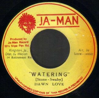 ・アーティスト Dawn Love / Ja-Man Allstars ・タイトル Watering ・レーベル・型番 Ja-Man Records NONE ・フォーマット 7インチレコード ・コンディション(盤) 良い (VG+) ・コンディション(ジャケット) ・コンディション(帯) オビなし ・特記事項 【盤に薄い跡】【盤に短いヘアライン】【SEW/WOL/SLD】 サンプル画像です。実際の商品の画像ではありません 商品写真はバーコード/カタログ番号に対応したサンプル画像ですので、お送りする商品の画像ではありません。帯やライナーなどの付属品は、特記事項に記載されている場合のみ含まれます。プロモやカラーレコードなどの仕様についても、該当する場合のみ特記事項に記載しています。 【ご購入前に必ずご確認ください】 ・本店サイト(www.recordcity.jp)とは価格、送料が違います ・本店サイト、その他支店のオーダーとは同梱発送できません ・注文確定後に別の注文を頂いた場合、注文同士の同梱は致しかねます。 ・別倉庫から発送しているため、店頭受け渡しは対応しておりません ・一部商品は他の通販サイトでも販売しているため、ご注文のタイミングによっては商品のご用意ができない場合がございます。 ・土日祝日はお休みです 金曜・祝前日9時以降のご連絡またはご入金は、返答または発送が週明け・祝日明けに順次対応となります。 ・ご購入後のキャンセル不可 ご購入後のキャンセルはいかなる理由においてもお受けできません。ご了承の上、ご購入くださいませ。 ・日本郵便(ゆうパック/ゆうメール)によるお届けになります。 ・中古品であることをご理解ください 当ストアでは中古商品を主に販売しております。中古品であることをご理解の上ご購入ください。また、一部商品はRecordCityオンラインストアで試聴可能です。 ・返品について お客様のご都合による返品は一切承っておりません。 表記の内容と実際の商品に相違がある場合、また針飛び等で返品・返金をご希望される場合は、商品の到着後1週間以内にご連絡ください。商品の返送をこちらで確認後、キャンセル・返金を行います。 コンディションVG以下の商品は返品できません。プレイに影響のない表面のこすれ傷、プレス起因のノイズ盤は返品の対象外です。 【コンディション表記】 ・ほぼ新品(M-)(Like New) 完全な新品。未使用。当店ではほぼ使用しません ・非常に良い(EX)(Excellent) 中古盤として美品な状態。わずかな経年を感じるものの傷みを感じさせない、当店基準で最高の状態 ・良い(VG+)(Very Good Plus) 丁寧に扱われた中古品で、軽い使用感がみられる。 ・可(VG)(Acceptable) 使い込まれた中古品で、「良い」よりもさらに使用感がみられる。 ・悪い(VG-)(Bad) 状態が悪いアイテム。使用の保障はなく、再生不可、針飛び、目立つノイズがあるかもしれない。状態によるクレーム不可。返品不可。 ・非常に悪い(G)(Very Bad) 「悪い」よりさらに状態が悪いアイテム。使用の保障はなく、再生不可、針飛び、目立つノイズがあるかもしれない。状態によるクレーム不可。返品不可。 ・ジャンク(Fair)(Junk/Fair) 割れている、反っている、水ダメージがある、カビ、ジャケットが分離している、ひどい書き込み、ひどい擦れなど最低の状態。使用の保障はなく、再生不可、針飛び、目立つノイズがあるかもしれない。状態によるクレーム不可。返品不可。 ・ジャンク(Poor)(Junk/Poor) 割れている、反っている、水ダメージがある、カビ、ジャケットが分離している、ひどい書き込み、ひどい擦れなど最低の状態。使用の保障はなく、再生不可、針飛び、目立つノイズがあるかもしれない。状態によるクレーム不可。返品不可。