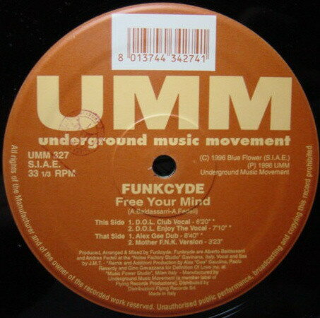 ・アーティスト Funkcyde ・タイトル Free Your Mind ・レーベル・型番 UMM UMM327 ・フォーマット 12インチレコード ・コンディション(盤) 良い (VG+) ・コンディション(ジャケット) プレインカバー（元ジャケット／カバー無し） ・コンディション(帯) オビなし ・特記事項 サンプル画像です。実際の商品の画像ではありません 商品写真はバーコード/カタログ番号に対応したサンプル画像ですので、お送りする商品の画像ではありません。帯やライナーなどの付属品は、特記事項に記載されている場合のみ含まれます。プロモやカラーレコードなどの仕様についても、該当する場合のみ特記事項に記載しています。 【ご購入前に必ずご確認ください】 ・本店サイト(www.recordcity.jp)とは価格、送料が違います ・本店サイト、その他支店のオーダーとは同梱発送できません ・注文確定後に別の注文を頂いた場合、注文同士の同梱は致しかねます。 ・別倉庫から発送しているため、店頭受け渡しは対応しておりません ・一部商品は他の通販サイトでも販売しているため、ご注文のタイミングによっては商品のご用意ができない場合がございます。 ・土日祝日はお休みです 金曜・祝前日9時以降のご連絡またはご入金は、返答または発送が週明け・祝日明けに順次対応となります。 ・ご購入後のキャンセル不可 ご購入後のキャンセルはいかなる理由においてもお受けできません。ご了承の上、ご購入くださいませ。 ・日本郵便(ゆうパック/ゆうメール)によるお届けになります。 ・中古品であることをご理解ください 当ストアでは中古商品を主に販売しております。中古品であることをご理解の上ご購入ください。また、一部商品はRecordCityオンラインストアで試聴可能です。 ・返品について お客様のご都合による返品は一切承っておりません。 表記の内容と実際の商品に相違がある場合、また針飛び等で返品・返金をご希望される場合は、商品の到着後1週間以内にご連絡ください。商品の返送をこちらで確認後、キャンセル・返金を行います。 コンディションVG以下の商品は返品できません。プレイに影響のない表面のこすれ傷、プレス起因のノイズ盤は返品の対象外です。 【コンディション表記】 ・ほぼ新品(M-)(Like New) 完全な新品。未使用。当店ではほぼ使用しません ・非常に良い(EX)(Excellent) 中古盤として美品な状態。わずかな経年を感じるものの傷みを感じさせない、当店基準で最高の状態 ・良い(VG+)(Very Good Plus) 丁寧に扱われた中古品で、軽い使用感がみられる。 ・可(VG)(Acceptable) 使い込まれた中古品で、「良い」よりもさらに使用感がみられる。 ・悪い(VG-)(Bad) 状態が悪いアイテム。使用の保障はなく、再生不可、針飛び、目立つノイズがあるかもしれない。状態によるクレーム不可。返品不可。 ・非常に悪い(G)(Very Bad) 「悪い」よりさらに状態が悪いアイテム。使用の保障はなく、再生不可、針飛び、目立つノイズがあるかもしれない。状態によるクレーム不可。返品不可。 ・ジャンク(Fair)(Junk/Fair) 割れている、反っている、水ダメージがある、カビ、ジャケットが分離している、ひどい書き込み、ひどい擦れなど最低の状態。使用の保障はなく、再生不可、針飛び、目立つノイズがあるかもしれない。状態によるクレーム不可。返品不可。 ・ジャンク(Poor)(Junk/Poor) 割れている、反っている、水ダメージがある、カビ、ジャケットが分離している、ひどい書き込み、ひどい擦れなど最低の状態。使用の保障はなく、再生不可、針飛び、目立つノイズがあるかもしれない。状態によるクレーム不可。返品不可。