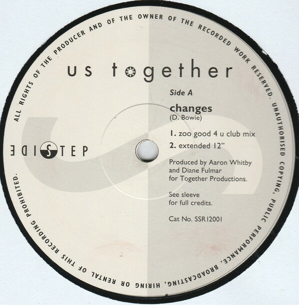 ・アーティスト Us Together ・タイトル Changes ・レーベル・型番 Sidestep Records SSR12001 ・フォーマット 12インチレコード ・コンディション(盤) 良い (VG+) ・コンディション(ジャケット) プレインカバー（元ジャケット／カバー無し） ・コンディション(帯) オビなし ・特記事項 サンプル画像です。実際の商品の画像ではありません 商品写真はバーコード/カタログ番号に対応したサンプル画像ですので、お送りする商品の画像ではありません。帯やライナーなどの付属品は、特記事項に記載されている場合のみ含まれます。プロモやカラーレコードなどの仕様についても、該当する場合のみ特記事項に記載しています。 【ご購入前に必ずご確認ください】 ・本店サイト(www.recordcity.jp)とは価格、送料が違います ・本店サイト、その他支店のオーダーとは同梱発送できません ・注文確定後に別の注文を頂いた場合、注文同士の同梱は致しかねます。 ・別倉庫から発送しているため、店頭受け渡しは対応しておりません ・一部商品は他の通販サイトでも販売しているため、ご注文のタイミングによっては商品のご用意ができない場合がございます。 ・土日祝日はお休みです 金曜・祝前日9時以降のご連絡またはご入金は、返答または発送が週明け・祝日明けに順次対応となります。 ・ご購入後のキャンセル不可 ご購入後のキャンセルはいかなる理由においてもお受けできません。ご了承の上、ご購入くださいませ。 ・日本郵便(ゆうパック/ゆうメール)によるお届けになります。 ・中古品であることをご理解ください 当ストアでは中古商品を主に販売しております。中古品であることをご理解の上ご購入ください。また、一部商品はRecordCityオンラインストアで試聴可能です。 ・返品について お客様のご都合による返品は一切承っておりません。 表記の内容と実際の商品に相違がある場合、また針飛び等で返品・返金をご希望される場合は、商品の到着後1週間以内にご連絡ください。商品の返送をこちらで確認後、キャンセル・返金を行います。 コンディションVG以下の商品は返品できません。プレイに影響のない表面のこすれ傷、プレス起因のノイズ盤は返品の対象外です。 【コンディション表記】 ・ほぼ新品(M-)(Like New) 完全な新品。未使用。当店ではほぼ使用しません ・非常に良い(EX)(Excellent) 中古盤として美品な状態。わずかな経年を感じるものの傷みを感じさせない、当店基準で最高の状態 ・良い(VG+)(Very Good Plus) 丁寧に扱われた中古品で、軽い使用感がみられる。 ・可(VG)(Acceptable) 使い込まれた中古品で、「良い」よりもさらに使用感がみられる。 ・悪い(VG-)(Bad) 状態が悪いアイテム。使用の保障はなく、再生不可、針飛び、目立つノイズがあるかもしれない。状態によるクレーム不可。返品不可。 ・非常に悪い(G)(Very Bad) 「悪い」よりさらに状態が悪いアイテム。使用の保障はなく、再生不可、針飛び、目立つノイズがあるかもしれない。状態によるクレーム不可。返品不可。 ・ジャンク(Fair)(Junk/Fair) 割れている、反っている、水ダメージがある、カビ、ジャケットが分離している、ひどい書き込み、ひどい擦れなど最低の状態。使用の保障はなく、再生不可、針飛び、目立つノイズがあるかもしれない。状態によるクレーム不可。返品不可。 ・ジャンク(Poor)(Junk/Poor) 割れている、反っている、水ダメージがある、カビ、ジャケットが分離している、ひどい書き込み、ひどい擦れなど最低の状態。使用の保障はなく、再生不可、針飛び、目立つノイズがあるかもしれない。状態によるクレーム不可。返品不可。