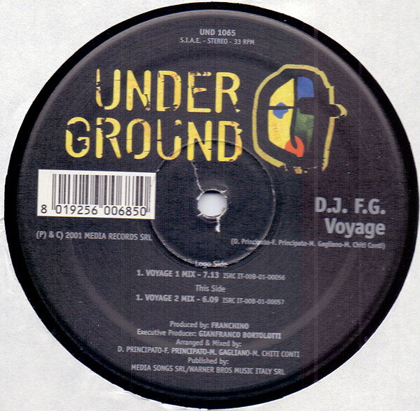 ・アーティスト DJ F.G. ・タイトル Voyage ・レーベル・型番 Underground (2) UND1065 ・フォーマット 12インチレコード ・コンディション(盤) 非常に良い(EX) ・コンディション(ジャケット) プレインカバー（元ジャケット／カバー無し） ・コンディション(帯) オビなし ・特記事項 サンプル画像です。実際の商品の画像ではありません 商品写真はバーコード/カタログ番号に対応したサンプル画像ですので、お送りする商品の画像ではありません。帯やライナーなどの付属品は、特記事項に記載されている場合のみ含まれます。プロモやカラーレコードなどの仕様についても、該当する場合のみ特記事項に記載しています。 【ご購入前に必ずご確認ください】 ・本店サイト(www.recordcity.jp)とは価格、送料が違います ・本店サイト、その他支店のオーダーとは同梱発送できません ・注文確定後に別の注文を頂いた場合、注文同士の同梱は致しかねます。 ・別倉庫から発送しているため、店頭受け渡しは対応しておりません ・一部商品は他の通販サイトでも販売しているため、ご注文のタイミングによっては商品のご用意ができない場合がございます。 ・土日祝日はお休みです 金曜・祝前日9時以降のご連絡またはご入金は、返答または発送が週明け・祝日明けに順次対応となります。 ・ご購入後のキャンセル不可 ご購入後のキャンセルはいかなる理由においてもお受けできません。ご了承の上、ご購入くださいませ。 ・日本郵便(ゆうパック/ゆうメール)によるお届けになります。 ・中古品であることをご理解ください 当ストアでは中古商品を主に販売しております。中古品であることをご理解の上ご購入ください。また、一部商品はRecordCityオンラインストアで試聴可能です。 ・返品について お客様のご都合による返品は一切承っておりません。 表記の内容と実際の商品に相違がある場合、また針飛び等で返品・返金をご希望される場合は、商品の到着後1週間以内にご連絡ください。商品の返送をこちらで確認後、キャンセル・返金を行います。 コンディションVG以下の商品は返品できません。プレイに影響のない表面のこすれ傷、プレス起因のノイズ盤は返品の対象外です。 【コンディション表記】 ・ほぼ新品(M-)(Like New) 完全な新品。未使用。当店ではほぼ使用しません ・非常に良い(EX)(Excellent) 中古盤として美品な状態。わずかな経年を感じるものの傷みを感じさせない、当店基準で最高の状態 ・良い(VG+)(Very Good Plus) 丁寧に扱われた中古品で、軽い使用感がみられる。 ・可(VG)(Acceptable) 使い込まれた中古品で、「良い」よりもさらに使用感がみられる。 ・悪い(VG-)(Bad) 状態が悪いアイテム。使用の保障はなく、再生不可、針飛び、目立つノイズがあるかもしれない。状態によるクレーム不可。返品不可。 ・非常に悪い(G)(Very Bad) 「悪い」よりさらに状態が悪いアイテム。使用の保障はなく、再生不可、針飛び、目立つノイズがあるかもしれない。状態によるクレーム不可。返品不可。 ・ジャンク(Fair)(Junk/Fair) 割れている、反っている、水ダメージがある、カビ、ジャケットが分離している、ひどい書き込み、ひどい擦れなど最低の状態。使用の保障はなく、再生不可、針飛び、目立つノイズがあるかもしれない。状態によるクレーム不可。返品不可。 ・ジャンク(Poor)(Junk/Poor) 割れている、反っている、水ダメージがある、カビ、ジャケットが分離している、ひどい書き込み、ひどい擦れなど最低の状態。使用の保障はなく、再生不可、針飛び、目立つノイズがあるかもしれない。状態によるクレーム不可。返品不可。