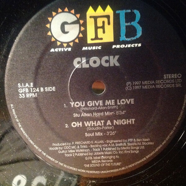・アーティスト Clock ・タイトル Oh What A Night ・レーベル GFB Records GFB124 ・フォーマット 12インチレコード ・コンディション(盤) 非常に良い(EX) ・コンディション(ジャケット) プレインカバー（元ジャケット／カバー無し） ・コンディション(帯) オビなし ・特記事項 【盤に薄い跡】 サンプル画像です。実際の商品の画像ではありません 商品写真はバーコード/カタログ番号に対応したサンプル画像ですので、お送りする商品の画像ではありません。帯やライナーなどの付属品は、特記事項に記載されている場合のみ含まれます。プロモやカラーレコードなどの仕様についても、該当する場合のみ特記事項に記載しています。 【ご購入前に必ずご確認ください】 ・本店サイト(www.recordcity.jp)とは価格、送料が違います ・本店サイト、その他支店のオーダーとは同梱発送できません ・別倉庫から発送しているため、店頭受け渡しは対応しておりません ・一部商品は他の通販サイトでも販売しているため、ご注文のタイミングによっては商品のご用意ができない場合がございます。 ・土日祝日はお休みです 金曜・祝前日9時以降のご連絡またはご入金は、返答または発送が週明け・祝日明けに順次対応となります。 ・ご購入後のキャンセル不可 ご購入後のキャンセルはいかなる理由においてもお受けできません。ご了承の上、ご購入くださいませ。 ・日本郵便(ゆうパック/ゆうメール)によるお届けになります。 ・中古品であることをご理解ください 当ストアではお客様よりお譲りいただいた中古商品を主に販売しております。中古品であることをご理解の上ご購入ください。また、一部商品はRecordCityオンラインストアで試聴可能です。 ・返品について お客様のご都合による返品は一切承っておりません。 表記の内容と実際の商品に相違がある場合、また針飛び等で返品・返金をご希望される場合は、商品の到着後1週間以内にご連絡ください。商品の返送をこちらで確認後、キャンセル・返金を行います。 コンディションVG以下の商品は返品できません。プレイに影響のない表面のこすれ傷、プレス起因のノイズ盤は返品の対象外です。 【コンディション表記】 ・ほぼ新品(M-)(Like New) 完全な新品。未使用。当店ではほぼ使用しません ・非常に良い(EX)(Excellent) 中古盤として美品な状態。わずかな経年を感じるものの傷みを感じさせない、当店基準で最高の状態 ・良い(VG+)(Very Good Plus) 丁寧に扱われた中古品で、軽い使用感がみられる。 ・可(VG)(Acceptable) 使い込まれた中古品で、「良い」よりもさらに使用感がみられる。 ・悪い(VG-)(Bad) 状態が悪いアイテム。使用の保障はなく、再生不可、針飛び、目立つノイズがあるかもしれない。状態によるクレーム不可。返品不可。 ・非常に悪い(G)(Very Bad) 「悪い」よりさらに状態が悪いアイテム。使用の保障はなく、再生不可、針飛び、目立つノイズがあるかもしれない。状態によるクレーム不可。返品不可。 ・ジャンク(Fair)(Junk/Fair) 割れている、反っている、水ダメージがある、カビ、ジャケットが分離している、ひどい書き込み、ひどい擦れなど最低の状態。使用の保障はなく、再生不可、針飛び、目立つノイズがあるかもしれない。状態によるクレーム不可。返品不可。 ・ジャンク(Poor)(Junk/Poor) 割れている、反っている、水ダメージがある、カビ、ジャケットが分離している、ひどい書き込み、ひどい擦れなど最低の状態。使用の保障はなく、再生不可、針飛び、目立つノイズがあるかもしれない。状態によるクレーム不可。返品不可。