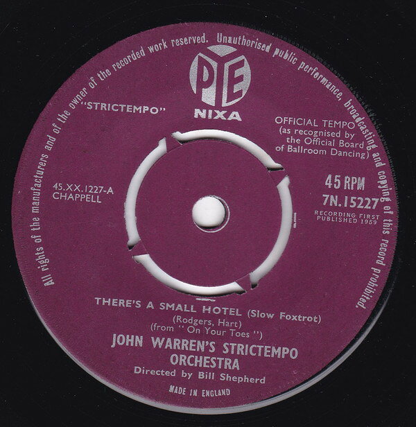 ・アーティスト John Warren Orchestra ・タイトル There's A Small Hotel ・レーベル・型番 Pye Nixa 7N15227 ・フォーマット 7インチレコード ・コンディション(盤) 良い (VG+) ・コンディション(ジャケット) プレインカバー（元ジャケット／カバー無し） ・コンディション(帯) オビなし ・特記事項 【盤に薄い跡】 サンプル画像です。実際の商品の画像ではありません 商品写真はバーコード/カタログ番号に対応したサンプル画像ですので、お送りする商品の画像ではありません。帯やライナーなどの付属品は、特記事項に記載されている場合のみ含まれます。プロモやカラーレコードなどの仕様についても、該当する場合のみ特記事項に記載しています。 【ご購入前に必ずご確認ください】 ・本店サイト(www.recordcity.jp)とは価格、送料が違います ・本店サイト、その他支店のオーダーとは同梱発送できません ・注文確定後に別の注文を頂いた場合、注文同士の同梱は致しかねます。 ・別倉庫から発送しているため、店頭受け渡しは対応しておりません ・一部商品は他の通販サイトでも販売しているため、ご注文のタイミングによっては商品のご用意ができない場合がございます。 ・土日祝日はお休みです 金曜・祝前日9時以降のご連絡またはご入金は、返答または発送が週明け・祝日明けに順次対応となります。 ・ご購入後のキャンセル不可 ご購入後のキャンセルはいかなる理由においてもお受けできません。ご了承の上、ご購入くださいませ。 ・日本郵便(ゆうパック/ゆうメール)によるお届けになります。 ・中古品であることをご理解ください 当ストアでは中古商品を主に販売しております。中古品であることをご理解の上ご購入ください。また、一部商品はRecordCityオンラインストアで試聴可能です。 ・返品について お客様のご都合による返品は一切承っておりません。 表記の内容と実際の商品に相違がある場合、また針飛び等で返品・返金をご希望される場合は、商品の到着後1週間以内にご連絡ください。商品の返送をこちらで確認後、キャンセル・返金を行います。 コンディションVG以下の商品は返品できません。プレイに影響のない表面のこすれ傷、プレス起因のノイズ盤は返品の対象外です。 【コンディション表記】 ・ほぼ新品(M-)(Like New) 完全な新品。未使用。当店ではほぼ使用しません ・非常に良い(EX)(Excellent) 中古盤として美品な状態。わずかな経年を感じるものの傷みを感じさせない、当店基準で最高の状態 ・良い(VG+)(Very Good Plus) 丁寧に扱われた中古品で、軽い使用感がみられる。 ・可(VG)(Acceptable) 使い込まれた中古品で、「良い」よりもさらに使用感がみられる。 ・悪い(VG-)(Bad) 状態が悪いアイテム。使用の保障はなく、再生不可、針飛び、目立つノイズがあるかもしれない。状態によるクレーム不可。返品不可。 ・非常に悪い(G)(Very Bad) 「悪い」よりさらに状態が悪いアイテム。使用の保障はなく、再生不可、針飛び、目立つノイズがあるかもしれない。状態によるクレーム不可。返品不可。 ・ジャンク(Fair)(Junk/Fair) 割れている、反っている、水ダメージがある、カビ、ジャケットが分離している、ひどい書き込み、ひどい擦れなど最低の状態。使用の保障はなく、再生不可、針飛び、目立つノイズがあるかもしれない。状態によるクレーム不可。返品不可。 ・ジャンク(Poor)(Junk/Poor) 割れている、反っている、水ダメージがある、カビ、ジャケットが分離している、ひどい書き込み、ひどい擦れなど最低の状態。使用の保障はなく、再生不可、針飛び、目立つノイズがあるかもしれない。状態によるクレーム不可。返品不可。