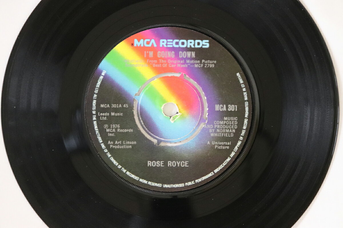 ・アーティスト Rose Royce ・タイトル I'm Going Down / Yo Yo ・レーベル・型番 MCA Records MCA301 ・フォーマット 7インチレコード ・コンディション(盤) 良い (VG+) ・コンディション(ジャケット) ・コンディション(帯) オビなし ・特記事項 【盤に短いヘアライン】 実際に発送される商品の画像です 【ご購入前に必ずご確認ください】 ・本店サイト(www.recordcity.jp)とは価格、送料が違います ・本店サイト、その他支店のオーダーとは同梱発送できません ・注文確定後に別の注文を頂いた場合、注文同士の同梱は致しかねます。 ・別倉庫から発送しているため、店頭受け渡しは対応しておりません ・一部商品は他の通販サイトでも販売しているため、ご注文のタイミングによっては商品のご用意ができない場合がございます。 ・土日祝日はお休みです 金曜・祝前日9時以降のご連絡またはご入金は、返答または発送が週明け・祝日明けに順次対応となります。 ・ご購入後のキャンセル不可 ご購入後のキャンセルはいかなる理由においてもお受けできません。ご了承の上、ご購入くださいませ。 ・日本郵便(ゆうパック/ゆうメール)によるお届けになります。 ・中古品であることをご理解ください 当ストアでは中古商品を主に販売しております。中古品であることをご理解の上ご購入ください。また、一部商品はRecordCityオンラインストアで試聴可能です。 ・返品について お客様のご都合による返品は一切承っておりません。 表記の内容と実際の商品に相違がある場合、また針飛び等で返品・返金をご希望される場合は、商品の到着後1週間以内にご連絡ください。商品の返送をこちらで確認後、キャンセル・返金を行います。 コンディションVG以下の商品は返品できません。プレイに影響のない表面のこすれ傷、プレス起因のノイズ盤は返品の対象外です。 【コンディション表記】 ・ほぼ新品(M-)(Like New) 完全な新品。未使用。当店ではほぼ使用しません ・非常に良い(EX)(Excellent) 中古盤として美品な状態。わずかな経年を感じるものの傷みを感じさせない、当店基準で最高の状態 ・良い(VG+)(Very Good Plus) 丁寧に扱われた中古品で、軽い使用感がみられる。 ・可(VG)(Acceptable) 使い込まれた中古品で、「良い」よりもさらに使用感がみられる。 ・悪い(VG-)(Bad) 状態が悪いアイテム。使用の保障はなく、再生不可、針飛び、目立つノイズがあるかもしれない。状態によるクレーム不可。返品不可。 ・非常に悪い(G)(Very Bad) 「悪い」よりさらに状態が悪いアイテム。使用の保障はなく、再生不可、針飛び、目立つノイズがあるかもしれない。状態によるクレーム不可。返品不可。 ・ジャンク(Fair)(Junk/Fair) 割れている、反っている、水ダメージがある、カビ、ジャケットが分離している、ひどい書き込み、ひどい擦れなど最低の状態。使用の保障はなく、再生不可、針飛び、目立つノイズがあるかもしれない。状態によるクレーム不可。返品不可。 ・ジャンク(Poor)(Junk/Poor) 割れている、反っている、水ダメージがある、カビ、ジャケットが分離している、ひどい書き込み、ひどい擦れなど最低の状態。使用の保障はなく、再生不可、針飛び、目立つノイズがあるかもしれない。状態によるクレーム不可。返品不可。