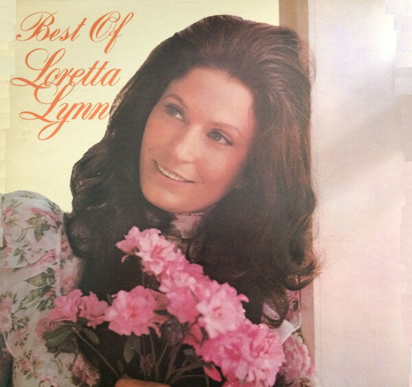 ・アーティスト Loretta Lynn ・タイトル Best Of Loretta Lynn ・レーベル・型番 MCA Records MCF2787 ・フォーマット LPレコード ・コンディション(盤) 良い (VG+) ・コンディション(ジャケット) 可 (VG) ・コンディション(帯) オビなし ・特記事項 【カバーにキズ/ダメージ】 サンプル画像です。実際の商品の画像ではありません 商品写真はバーコード/カタログ番号に対応したサンプル画像ですので、お送りする商品の画像ではありません。帯やライナーなどの付属品は、特記事項に記載されている場合のみ含まれます。プロモやカラーレコードなどの仕様についても、該当する場合のみ特記事項に記載しています。 【ご購入前に必ずご確認ください】 ・本店サイト(www.recordcity.jp)とは価格、送料が違います ・本店サイト、その他支店のオーダーとは同梱発送できません ・注文確定後に別の注文を頂いた場合、注文同士の同梱は致しかねます。 ・別倉庫から発送しているため、店頭受け渡しは対応しておりません ・一部商品は他の通販サイトでも販売しているため、ご注文のタイミングによっては商品のご用意ができない場合がございます。 ・土日祝日はお休みです 金曜・祝前日9時以降のご連絡またはご入金は、返答または発送が週明け・祝日明けに順次対応となります。 ・ご購入後のキャンセル不可 ご購入後のキャンセルはいかなる理由においてもお受けできません。ご了承の上、ご購入くださいませ。 ・日本郵便(ゆうパック/ゆうメール)によるお届けになります。 ・中古品であることをご理解ください 当ストアでは中古商品を主に販売しております。中古品であることをご理解の上ご購入ください。また、一部商品はRecordCityオンラインストアで試聴可能です。 ・返品について お客様のご都合による返品は一切承っておりません。 表記の内容と実際の商品に相違がある場合、また針飛び等で返品・返金をご希望される場合は、商品の到着後1週間以内にご連絡ください。商品の返送をこちらで確認後、キャンセル・返金を行います。 コンディションVG以下の商品は返品できません。プレイに影響のない表面のこすれ傷、プレス起因のノイズ盤は返品の対象外です。 【コンディション表記】 ・ほぼ新品(M-)(Like New) 完全な新品。未使用。当店ではほぼ使用しません ・非常に良い(EX)(Excellent) 中古盤として美品な状態。わずかな経年を感じるものの傷みを感じさせない、当店基準で最高の状態 ・良い(VG+)(Very Good Plus) 丁寧に扱われた中古品で、軽い使用感がみられる。 ・可(VG)(Acceptable) 使い込まれた中古品で、「良い」よりもさらに使用感がみられる。 ・悪い(VG-)(Bad) 状態が悪いアイテム。使用の保障はなく、再生不可、針飛び、目立つノイズがあるかもしれない。状態によるクレーム不可。返品不可。 ・非常に悪い(G)(Very Bad) 「悪い」よりさらに状態が悪いアイテム。使用の保障はなく、再生不可、針飛び、目立つノイズがあるかもしれない。状態によるクレーム不可。返品不可。 ・ジャンク(Fair)(Junk/Fair) 割れている、反っている、水ダメージがある、カビ、ジャケットが分離している、ひどい書き込み、ひどい擦れなど最低の状態。使用の保障はなく、再生不可、針飛び、目立つノイズがあるかもしれない。状態によるクレーム不可。返品不可。 ・ジャンク(Poor)(Junk/Poor) 割れている、反っている、水ダメージがある、カビ、ジャケットが分離している、ひどい書き込み、ひどい擦れなど最低の状態。使用の保障はなく、再生不可、針飛び、目立つノイズがあるかもしれない。状態によるクレーム不可。返品不可。