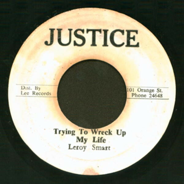 ・アーティスト Leroy Smart ・タイトル Trying To Wreck Up My Life ・レーベル・型番 Justice NONE ・フォーマット 7インチレコード ・コンディション(盤) 非常に悪い (G) ・コンディション(ジャケット) ・コンディション(帯) オビなし ・特記事項 【VG-/SLD/WOL/stain/scuff 】 サンプル画像です。実際の商品の画像ではありません 商品写真はバーコード/カタログ番号に対応したサンプル画像ですので、お送りする商品の画像ではありません。帯やライナーなどの付属品は、特記事項に記載されている場合のみ含まれます。プロモやカラーレコードなどの仕様についても、該当する場合のみ特記事項に記載しています。 【ご購入前に必ずご確認ください】 ・本店サイト(www.recordcity.jp)とは価格、送料が違います ・本店サイト、その他支店のオーダーとは同梱発送できません ・注文確定後に別の注文を頂いた場合、注文同士の同梱は致しかねます。 ・別倉庫から発送しているため、店頭受け渡しは対応しておりません ・一部商品は他の通販サイトでも販売しているため、ご注文のタイミングによっては商品のご用意ができない場合がございます。 ・土日祝日はお休みです 金曜・祝前日9時以降のご連絡またはご入金は、返答または発送が週明け・祝日明けに順次対応となります。 ・ご購入後のキャンセル不可 ご購入後のキャンセルはいかなる理由においてもお受けできません。ご了承の上、ご購入くださいませ。 ・日本郵便(ゆうパック/ゆうメール)によるお届けになります。 ・中古品であることをご理解ください 当ストアでは中古商品を主に販売しております。中古品であることをご理解の上ご購入ください。また、一部商品はRecordCityオンラインストアで試聴可能です。 ・返品について お客様のご都合による返品は一切承っておりません。 表記の内容と実際の商品に相違がある場合、また針飛び等で返品・返金をご希望される場合は、商品の到着後1週間以内にご連絡ください。商品の返送をこちらで確認後、キャンセル・返金を行います。 コンディションVG以下の商品は返品できません。プレイに影響のない表面のこすれ傷、プレス起因のノイズ盤は返品の対象外です。 【コンディション表記】 ・ほぼ新品(M-)(Like New) 完全な新品。未使用。当店ではほぼ使用しません ・非常に良い(EX)(Excellent) 中古盤として美品な状態。わずかな経年を感じるものの傷みを感じさせない、当店基準で最高の状態 ・良い(VG+)(Very Good Plus) 丁寧に扱われた中古品で、軽い使用感がみられる。 ・可(VG)(Acceptable) 使い込まれた中古品で、「良い」よりもさらに使用感がみられる。 ・悪い(VG-)(Bad) 状態が悪いアイテム。使用の保障はなく、再生不可、針飛び、目立つノイズがあるかもしれない。状態によるクレーム不可。返品不可。 ・非常に悪い(G)(Very Bad) 「悪い」よりさらに状態が悪いアイテム。使用の保障はなく、再生不可、針飛び、目立つノイズがあるかもしれない。状態によるクレーム不可。返品不可。 ・ジャンク(Fair)(Junk/Fair) 割れている、反っている、水ダメージがある、カビ、ジャケットが分離している、ひどい書き込み、ひどい擦れなど最低の状態。使用の保障はなく、再生不可、針飛び、目立つノイズがあるかもしれない。状態によるクレーム不可。返品不可。 ・ジャンク(Poor)(Junk/Poor) 割れている、反っている、水ダメージがある、カビ、ジャケットが分離している、ひどい書き込み、ひどい擦れなど最低の状態。使用の保障はなく、再生不可、針飛び、目立つノイズがあるかもしれない。状態によるクレーム不可。返品不可。