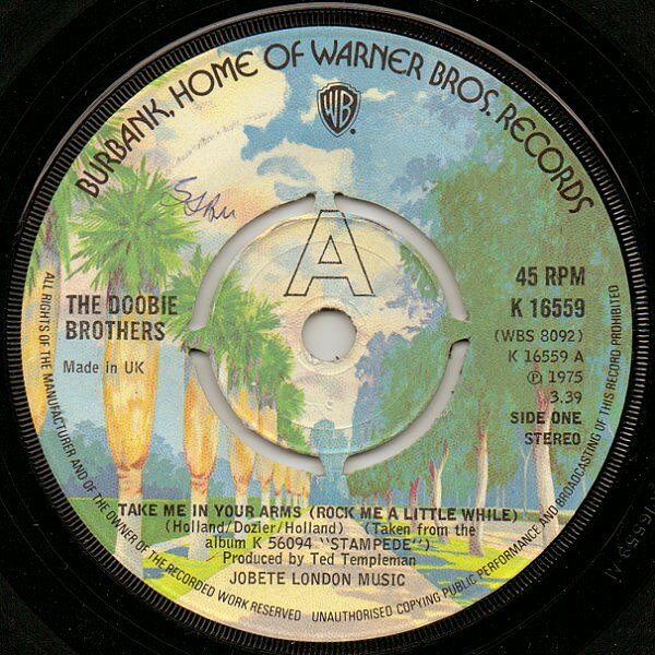 ・アーティスト Doobie Brothers ・タイトル Take Me In Your Arms (Rock Me A Little While) ・レーベル・型番 Warner Bros. Records K16559 ・フォーマット 7インチレコード ・コンディション(盤) 良い (VG+) ・コンディション(ジャケット) プレインカバー（元ジャケット／カバー無し） ・コンディション(帯) オビなし ・特記事項 サンプル画像です。実際の商品の画像ではありません 商品写真はバーコード/カタログ番号に対応したサンプル画像ですので、お送りする商品の画像ではありません。帯やライナーなどの付属品は、特記事項に記載されている場合のみ含まれます。プロモやカラーレコードなどの仕様についても、該当する場合のみ特記事項に記載しています。 【ご購入前に必ずご確認ください】 ・本店サイト(www.recordcity.jp)とは価格、送料が違います ・本店サイト、その他支店のオーダーとは同梱発送できません ・注文確定後に別の注文を頂いた場合、注文同士の同梱は致しかねます。 ・別倉庫から発送しているため、店頭受け渡しは対応しておりません ・一部商品は他の通販サイトでも販売しているため、ご注文のタイミングによっては商品のご用意ができない場合がございます。 ・土日祝日はお休みです 金曜・祝前日9時以降のご連絡またはご入金は、返答または発送が週明け・祝日明けに順次対応となります。 ・ご購入後のキャンセル不可 ご購入後のキャンセルはいかなる理由においてもお受けできません。ご了承の上、ご購入くださいませ。 ・日本郵便(ゆうパック/ゆうメール)によるお届けになります。 ・中古品であることをご理解ください 当ストアでは中古商品を主に販売しております。中古品であることをご理解の上ご購入ください。また、一部商品はRecordCityオンラインストアで試聴可能です。 ・返品について お客様のご都合による返品は一切承っておりません。 表記の内容と実際の商品に相違がある場合、また針飛び等で返品・返金をご希望される場合は、商品の到着後1週間以内にご連絡ください。商品の返送をこちらで確認後、キャンセル・返金を行います。 コンディションVG以下の商品は返品できません。プレイに影響のない表面のこすれ傷、プレス起因のノイズ盤は返品の対象外です。 【コンディション表記】 ・ほぼ新品(M-)(Like New) 完全な新品。未使用。当店ではほぼ使用しません ・非常に良い(EX)(Excellent) 中古盤として美品な状態。わずかな経年を感じるものの傷みを感じさせない、当店基準で最高の状態 ・良い(VG+)(Very Good Plus) 丁寧に扱われた中古品で、軽い使用感がみられる。 ・可(VG)(Acceptable) 使い込まれた中古品で、「良い」よりもさらに使用感がみられる。 ・悪い(VG-)(Bad) 状態が悪いアイテム。使用の保障はなく、再生不可、針飛び、目立つノイズがあるかもしれない。状態によるクレーム不可。返品不可。 ・非常に悪い(G)(Very Bad) 「悪い」よりさらに状態が悪いアイテム。使用の保障はなく、再生不可、針飛び、目立つノイズがあるかもしれない。状態によるクレーム不可。返品不可。 ・ジャンク(Fair)(Junk/Fair) 割れている、反っている、水ダメージがある、カビ、ジャケットが分離している、ひどい書き込み、ひどい擦れなど最低の状態。使用の保障はなく、再生不可、針飛び、目立つノイズがあるかもしれない。状態によるクレーム不可。返品不可。 ・ジャンク(Poor)(Junk/Poor) 割れている、反っている、水ダメージがある、カビ、ジャケットが分離している、ひどい書き込み、ひどい擦れなど最低の状態。使用の保障はなく、再生不可、針飛び、目立つノイズがあるかもしれない。状態によるクレーム不可。返品不可。