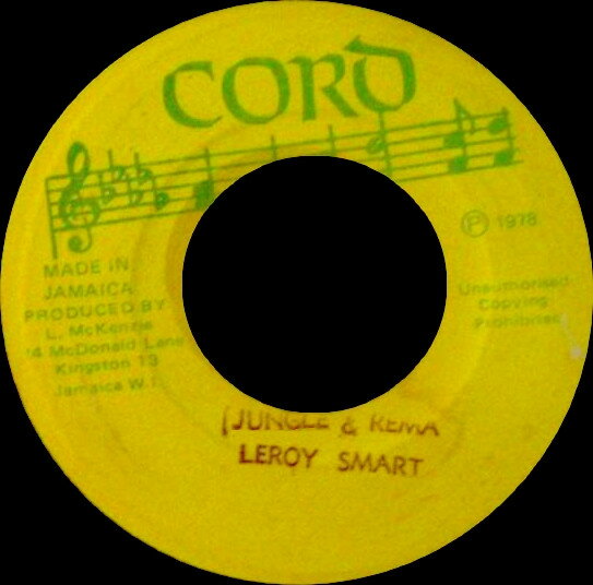 ・アーティスト Leroy Smart ・タイトル Jungle & Rema ・レーベル・型番 Cord NONE ・フォーマット 7インチレコード ・コンディション(盤) 可 (VG) ・コンディション(ジャケット) ・コンディション(帯) オビなし ・特記事項 【盤に薄い跡】【盤に小さいキズ】【SWOL/SLD】 サンプル画像です。実際の商品の画像ではありません 商品写真はバーコード/カタログ番号に対応したサンプル画像ですので、お送りする商品の画像ではありません。帯やライナーなどの付属品は、特記事項に記載されている場合のみ含まれます。プロモやカラーレコードなどの仕様についても、該当する場合のみ特記事項に記載しています。 【ご購入前に必ずご確認ください】 ・本店サイト(www.recordcity.jp)とは価格、送料が違います ・本店サイト、その他支店のオーダーとは同梱発送できません ・注文確定後に別の注文を頂いた場合、注文同士の同梱は致しかねます。 ・別倉庫から発送しているため、店頭受け渡しは対応しておりません ・一部商品は他の通販サイトでも販売しているため、ご注文のタイミングによっては商品のご用意ができない場合がございます。 ・土日祝日はお休みです 金曜・祝前日9時以降のご連絡またはご入金は、返答または発送が週明け・祝日明けに順次対応となります。 ・ご購入後のキャンセル不可 ご購入後のキャンセルはいかなる理由においてもお受けできません。ご了承の上、ご購入くださいませ。 ・日本郵便(ゆうパック/ゆうメール)によるお届けになります。 ・中古品であることをご理解ください 当ストアでは中古商品を主に販売しております。中古品であることをご理解の上ご購入ください。また、一部商品はRecordCityオンラインストアで試聴可能です。 ・返品について お客様のご都合による返品は一切承っておりません。 表記の内容と実際の商品に相違がある場合、また針飛び等で返品・返金をご希望される場合は、商品の到着後1週間以内にご連絡ください。商品の返送をこちらで確認後、キャンセル・返金を行います。 コンディションVG以下の商品は返品できません。プレイに影響のない表面のこすれ傷、プレス起因のノイズ盤は返品の対象外です。 【コンディション表記】 ・ほぼ新品(M-)(Like New) 完全な新品。未使用。当店ではほぼ使用しません ・非常に良い(EX)(Excellent) 中古盤として美品な状態。わずかな経年を感じるものの傷みを感じさせない、当店基準で最高の状態 ・良い(VG+)(Very Good Plus) 丁寧に扱われた中古品で、軽い使用感がみられる。 ・可(VG)(Acceptable) 使い込まれた中古品で、「良い」よりもさらに使用感がみられる。 ・悪い(VG-)(Bad) 状態が悪いアイテム。使用の保障はなく、再生不可、針飛び、目立つノイズがあるかもしれない。状態によるクレーム不可。返品不可。 ・非常に悪い(G)(Very Bad) 「悪い」よりさらに状態が悪いアイテム。使用の保障はなく、再生不可、針飛び、目立つノイズがあるかもしれない。状態によるクレーム不可。返品不可。 ・ジャンク(Fair)(Junk/Fair) 割れている、反っている、水ダメージがある、カビ、ジャケットが分離している、ひどい書き込み、ひどい擦れなど最低の状態。使用の保障はなく、再生不可、針飛び、目立つノイズがあるかもしれない。状態によるクレーム不可。返品不可。 ・ジャンク(Poor)(Junk/Poor) 割れている、反っている、水ダメージがある、カビ、ジャケットが分離している、ひどい書き込み、ひどい擦れなど最低の状態。使用の保障はなく、再生不可、針飛び、目立つノイズがあるかもしれない。状態によるクレーム不可。返品不可。