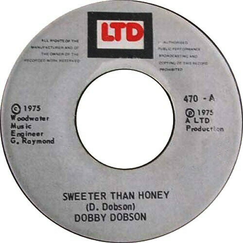 ・アーティスト Dobby Dobson ・タイトル Sweeter Than Honey ・レーベル・型番 LTD 470 ・フォーマット 7インチレコード ・コンディション(盤) 良い (VG+) ・コンディション(ジャケット) ・コンディション(帯) オビなし ・特記事項 【盤に短いヘアライン】【WOL/SLD/SEW】 サンプル画像です。実際の商品の画像ではありません 商品写真はバーコード/カタログ番号に対応したサンプル画像ですので、お送りする商品の画像ではありません。帯やライナーなどの付属品は、特記事項に記載されている場合のみ含まれます。プロモやカラーレコードなどの仕様についても、該当する場合のみ特記事項に記載しています。 【ご購入前に必ずご確認ください】 ・本店サイト(www.recordcity.jp)とは価格、送料が違います ・本店サイト、その他支店のオーダーとは同梱発送できません ・注文確定後に別の注文を頂いた場合、注文同士の同梱は致しかねます。 ・別倉庫から発送しているため、店頭受け渡しは対応しておりません ・一部商品は他の通販サイトでも販売しているため、ご注文のタイミングによっては商品のご用意ができない場合がございます。 ・土日祝日はお休みです 金曜・祝前日9時以降のご連絡またはご入金は、返答または発送が週明け・祝日明けに順次対応となります。 ・ご購入後のキャンセル不可 ご購入後のキャンセルはいかなる理由においてもお受けできません。ご了承の上、ご購入くださいませ。 ・日本郵便(ゆうパック/ゆうメール)によるお届けになります。 ・中古品であることをご理解ください 当ストアでは中古商品を主に販売しております。中古品であることをご理解の上ご購入ください。また、一部商品はRecordCityオンラインストアで試聴可能です。 ・返品について お客様のご都合による返品は一切承っておりません。 表記の内容と実際の商品に相違がある場合、また針飛び等で返品・返金をご希望される場合は、商品の到着後1週間以内にご連絡ください。商品の返送をこちらで確認後、キャンセル・返金を行います。 コンディションVG以下の商品は返品できません。プレイに影響のない表面のこすれ傷、プレス起因のノイズ盤は返品の対象外です。 【コンディション表記】 ・ほぼ新品(M-)(Like New) 完全な新品。未使用。当店ではほぼ使用しません ・非常に良い(EX)(Excellent) 中古盤として美品な状態。わずかな経年を感じるものの傷みを感じさせない、当店基準で最高の状態 ・良い(VG+)(Very Good Plus) 丁寧に扱われた中古品で、軽い使用感がみられる。 ・可(VG)(Acceptable) 使い込まれた中古品で、「良い」よりもさらに使用感がみられる。 ・悪い(VG-)(Bad) 状態が悪いアイテム。使用の保障はなく、再生不可、針飛び、目立つノイズがあるかもしれない。状態によるクレーム不可。返品不可。 ・非常に悪い(G)(Very Bad) 「悪い」よりさらに状態が悪いアイテム。使用の保障はなく、再生不可、針飛び、目立つノイズがあるかもしれない。状態によるクレーム不可。返品不可。 ・ジャンク(Fair)(Junk/Fair) 割れている、反っている、水ダメージがある、カビ、ジャケットが分離している、ひどい書き込み、ひどい擦れなど最低の状態。使用の保障はなく、再生不可、針飛び、目立つノイズがあるかもしれない。状態によるクレーム不可。返品不可。 ・ジャンク(Poor)(Junk/Poor) 割れている、反っている、水ダメージがある、カビ、ジャケットが分離している、ひどい書き込み、ひどい擦れなど最低の状態。使用の保障はなく、再生不可、針飛び、目立つノイズがあるかもしれない。状態によるクレーム不可。返品不可。