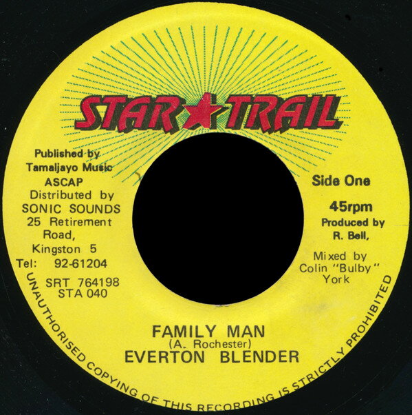・アーティスト Everton Blender ・タイトル Family Man ・レーベル・型番 Star Trail STA040 ・フォーマット 7インチレコード ・コンディション(盤) 良い (VG+) ・コンディション(ジャケット) ・コンディション(帯) オビなし ・特記事項 【レーベルに書き込み】 サンプル画像です。実際の商品の画像ではありません 商品写真はバーコード/カタログ番号に対応したサンプル画像ですので、お送りする商品の画像ではありません。帯やライナーなどの付属品は、特記事項に記載されている場合のみ含まれます。プロモやカラーレコードなどの仕様についても、該当する場合のみ特記事項に記載しています。 【ご購入前に必ずご確認ください】 ・本店サイト(www.recordcity.jp)とは価格、送料が違います ・本店サイト、その他支店のオーダーとは同梱発送できません ・注文確定後に別の注文を頂いた場合、注文同士の同梱は致しかねます。 ・別倉庫から発送しているため、店頭受け渡しは対応しておりません ・一部商品は他の通販サイトでも販売しているため、ご注文のタイミングによっては商品のご用意ができない場合がございます。 ・土日祝日はお休みです 金曜・祝前日9時以降のご連絡またはご入金は、返答または発送が週明け・祝日明けに順次対応となります。 ・ご購入後のキャンセル不可 ご購入後のキャンセルはいかなる理由においてもお受けできません。ご了承の上、ご購入くださいませ。 ・日本郵便(ゆうパック/ゆうメール)によるお届けになります。 ・中古品であることをご理解ください 当ストアでは中古商品を主に販売しております。中古品であることをご理解の上ご購入ください。また、一部商品はRecordCityオンラインストアで試聴可能です。 ・返品について お客様のご都合による返品は一切承っておりません。 表記の内容と実際の商品に相違がある場合、また針飛び等で返品・返金をご希望される場合は、商品の到着後1週間以内にご連絡ください。商品の返送をこちらで確認後、キャンセル・返金を行います。 コンディションVG以下の商品は返品できません。プレイに影響のない表面のこすれ傷、プレス起因のノイズ盤は返品の対象外です。 【コンディション表記】 ・ほぼ新品(M-)(Like New) 完全な新品。未使用。当店ではほぼ使用しません ・非常に良い(EX)(Excellent) 中古盤として美品な状態。わずかな経年を感じるものの傷みを感じさせない、当店基準で最高の状態 ・良い(VG+)(Very Good Plus) 丁寧に扱われた中古品で、軽い使用感がみられる。 ・可(VG)(Acceptable) 使い込まれた中古品で、「良い」よりもさらに使用感がみられる。 ・悪い(VG-)(Bad) 状態が悪いアイテム。使用の保障はなく、再生不可、針飛び、目立つノイズがあるかもしれない。状態によるクレーム不可。返品不可。 ・非常に悪い(G)(Very Bad) 「悪い」よりさらに状態が悪いアイテム。使用の保障はなく、再生不可、針飛び、目立つノイズがあるかもしれない。状態によるクレーム不可。返品不可。 ・ジャンク(Fair)(Junk/Fair) 割れている、反っている、水ダメージがある、カビ、ジャケットが分離している、ひどい書き込み、ひどい擦れなど最低の状態。使用の保障はなく、再生不可、針飛び、目立つノイズがあるかもしれない。状態によるクレーム不可。返品不可。 ・ジャンク(Poor)(Junk/Poor) 割れている、反っている、水ダメージがある、カビ、ジャケットが分離している、ひどい書き込み、ひどい擦れなど最低の状態。使用の保障はなく、再生不可、針飛び、目立つノイズがあるかもしれない。状態によるクレーム不可。返品不可。