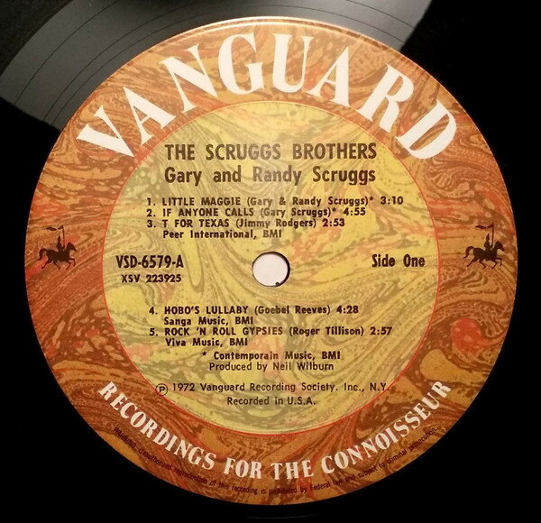 ・アーティスト Gary Scruggs, Randy Scruggs ・タイトル Scruggs Brothers ・レーベル・型番 VANGUARD VSD6579 ・フォーマット LPレコード ・コンディション(盤) 良い (VG+) ・コンディション(ジャケット) 可 (VG) ・コンディション(帯) オビなし ・特記事項 【カバーにキズ/ダメージ】 サンプル画像です。実際の商品の画像ではありません 商品写真はバーコード/カタログ番号に対応したサンプル画像ですので、お送りする商品の画像ではありません。帯やライナーなどの付属品は、特記事項に記載されている場合のみ含まれます。プロモやカラーレコードなどの仕様についても、該当する場合のみ特記事項に記載しています。 【ご購入前に必ずご確認ください】 ・本店サイト(www.recordcity.jp)とは価格、送料が違います ・本店サイト、その他支店のオーダーとは同梱発送できません ・注文確定後に別の注文を頂いた場合、注文同士の同梱は致しかねます。 ・別倉庫から発送しているため、店頭受け渡しは対応しておりません ・一部商品は他の通販サイトでも販売しているため、ご注文のタイミングによっては商品のご用意ができない場合がございます。 ・土日祝日はお休みです 金曜・祝前日9時以降のご連絡またはご入金は、返答または発送が週明け・祝日明けに順次対応となります。 ・ご購入後のキャンセル不可 ご購入後のキャンセルはいかなる理由においてもお受けできません。ご了承の上、ご購入くださいませ。 ・日本郵便(ゆうパック/ゆうメール)によるお届けになります。 ・中古品であることをご理解ください 当ストアでは中古商品を主に販売しております。中古品であることをご理解の上ご購入ください。また、一部商品はRecordCityオンラインストアで試聴可能です。 ・返品について お客様のご都合による返品は一切承っておりません。 表記の内容と実際の商品に相違がある場合、また針飛び等で返品・返金をご希望される場合は、商品の到着後1週間以内にご連絡ください。商品の返送をこちらで確認後、キャンセル・返金を行います。 コンディションVG以下の商品は返品できません。プレイに影響のない表面のこすれ傷、プレス起因のノイズ盤は返品の対象外です。 【コンディション表記】 ・ほぼ新品(M-)(Like New) 完全な新品。未使用。当店ではほぼ使用しません ・非常に良い(EX)(Excellent) 中古盤として美品な状態。わずかな経年を感じるものの傷みを感じさせない、当店基準で最高の状態 ・良い(VG+)(Very Good Plus) 丁寧に扱われた中古品で、軽い使用感がみられる。 ・可(VG)(Acceptable) 使い込まれた中古品で、「良い」よりもさらに使用感がみられる。 ・悪い(VG-)(Bad) 状態が悪いアイテム。使用の保障はなく、再生不可、針飛び、目立つノイズがあるかもしれない。状態によるクレーム不可。返品不可。 ・非常に悪い(G)(Very Bad) 「悪い」よりさらに状態が悪いアイテム。使用の保障はなく、再生不可、針飛び、目立つノイズがあるかもしれない。状態によるクレーム不可。返品不可。 ・ジャンク(Fair)(Junk/Fair) 割れている、反っている、水ダメージがある、カビ、ジャケットが分離している、ひどい書き込み、ひどい擦れなど最低の状態。使用の保障はなく、再生不可、針飛び、目立つノイズがあるかもしれない。状態によるクレーム不可。返品不可。 ・ジャンク(Poor)(Junk/Poor) 割れている、反っている、水ダメージがある、カビ、ジャケットが分離している、ひどい書き込み、ひどい擦れなど最低の状態。使用の保障はなく、再生不可、針飛び、目立つノイズがあるかもしれない。状態によるクレーム不可。返品不可。