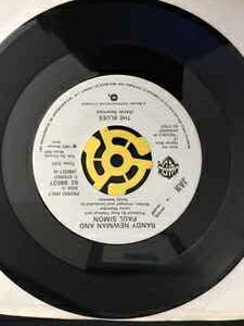 ・アーティスト Randy Newman & Paul Simon ・タイトル The Blues ・レーベル・型番 Warner Bros. Records 9298037 ・フォーマット 7インチレコード ・コンディション(盤) 良い (VG+) ・コンディション(ジャケット) プレインカバー（元ジャケット／カバー無し） ・コンディション(帯) オビなし ・特記事項 サンプル画像です。実際の商品の画像ではありません 商品写真はバーコード/カタログ番号に対応したサンプル画像ですので、お送りする商品の画像ではありません。帯やライナーなどの付属品は、特記事項に記載されている場合のみ含まれます。プロモやカラーレコードなどの仕様についても、該当する場合のみ特記事項に記載しています。 【ご購入前に必ずご確認ください】 ・本店サイト(www.recordcity.jp)とは価格、送料が違います ・本店サイト、その他支店のオーダーとは同梱発送できません ・注文確定後に別の注文を頂いた場合、注文同士の同梱は致しかねます。 ・別倉庫から発送しているため、店頭受け渡しは対応しておりません ・一部商品は他の通販サイトでも販売しているため、ご注文のタイミングによっては商品のご用意ができない場合がございます。 ・土日祝日はお休みです 金曜・祝前日9時以降のご連絡またはご入金は、返答または発送が週明け・祝日明けに順次対応となります。 ・ご購入後のキャンセル不可 ご購入後のキャンセルはいかなる理由においてもお受けできません。ご了承の上、ご購入くださいませ。 ・日本郵便(ゆうパック/ゆうメール)によるお届けになります。 ・中古品であることをご理解ください 当ストアでは中古商品を主に販売しております。中古品であることをご理解の上ご購入ください。また、一部商品はRecordCityオンラインストアで試聴可能です。 ・返品について お客様のご都合による返品は一切承っておりません。 表記の内容と実際の商品に相違がある場合、また針飛び等で返品・返金をご希望される場合は、商品の到着後1週間以内にご連絡ください。商品の返送をこちらで確認後、キャンセル・返金を行います。 コンディションVG以下の商品は返品できません。プレイに影響のない表面のこすれ傷、プレス起因のノイズ盤は返品の対象外です。 【コンディション表記】 ・ほぼ新品(M-)(Like New) 完全な新品。未使用。当店ではほぼ使用しません ・非常に良い(EX)(Excellent) 中古盤として美品な状態。わずかな経年を感じるものの傷みを感じさせない、当店基準で最高の状態 ・良い(VG+)(Very Good Plus) 丁寧に扱われた中古品で、軽い使用感がみられる。 ・可(VG)(Acceptable) 使い込まれた中古品で、「良い」よりもさらに使用感がみられる。 ・悪い(VG-)(Bad) 状態が悪いアイテム。使用の保障はなく、再生不可、針飛び、目立つノイズがあるかもしれない。状態によるクレーム不可。返品不可。 ・非常に悪い(G)(Very Bad) 「悪い」よりさらに状態が悪いアイテム。使用の保障はなく、再生不可、針飛び、目立つノイズがあるかもしれない。状態によるクレーム不可。返品不可。 ・ジャンク(Fair)(Junk/Fair) 割れている、反っている、水ダメージがある、カビ、ジャケットが分離している、ひどい書き込み、ひどい擦れなど最低の状態。使用の保障はなく、再生不可、針飛び、目立つノイズがあるかもしれない。状態によるクレーム不可。返品不可。 ・ジャンク(Poor)(Junk/Poor) 割れている、反っている、水ダメージがある、カビ、ジャケットが分離している、ひどい書き込み、ひどい擦れなど最低の状態。使用の保障はなく、再生不可、針飛び、目立つノイズがあるかもしれない。状態によるクレーム不可。返品不可。