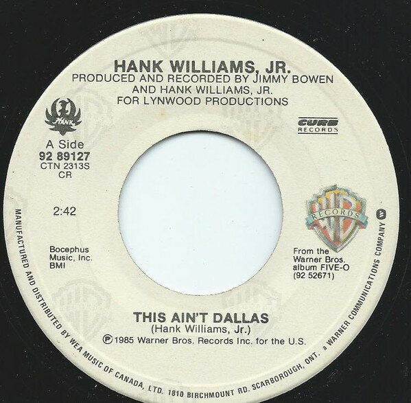 ・アーティスト Hank Williams Jr. ・タイトル This Ain't Dallas ・レーベル・型番 Warner Bros. Records 9289127 ・フォーマット 7インチレコード ・コンディション(盤) 可 (VG) ・コンディション(ジャケット) プレインカバー（元ジャケット／カバー無し） ・コンディション(帯) オビなし ・特記事項 【盤に目立った跡】 サンプル画像です。実際の商品の画像ではありません 商品写真はバーコード/カタログ番号に対応したサンプル画像ですので、お送りする商品の画像ではありません。帯やライナーなどの付属品は、特記事項に記載されている場合のみ含まれます。プロモやカラーレコードなどの仕様についても、該当する場合のみ特記事項に記載しています。 【ご購入前に必ずご確認ください】 ・本店サイト(www.recordcity.jp)とは価格、送料が違います ・本店サイト、その他支店のオーダーとは同梱発送できません ・注文確定後に別の注文を頂いた場合、注文同士の同梱は致しかねます。 ・別倉庫から発送しているため、店頭受け渡しは対応しておりません ・一部商品は他の通販サイトでも販売しているため、ご注文のタイミングによっては商品のご用意ができない場合がございます。 ・土日祝日はお休みです 金曜・祝前日9時以降のご連絡またはご入金は、返答または発送が週明け・祝日明けに順次対応となります。 ・ご購入後のキャンセル不可 ご購入後のキャンセルはいかなる理由においてもお受けできません。ご了承の上、ご購入くださいませ。 ・日本郵便(ゆうパック/ゆうメール)によるお届けになります。 ・中古品であることをご理解ください 当ストアでは中古商品を主に販売しております。中古品であることをご理解の上ご購入ください。また、一部商品はRecordCityオンラインストアで試聴可能です。 ・返品について お客様のご都合による返品は一切承っておりません。 表記の内容と実際の商品に相違がある場合、また針飛び等で返品・返金をご希望される場合は、商品の到着後1週間以内にご連絡ください。商品の返送をこちらで確認後、キャンセル・返金を行います。 コンディションVG以下の商品は返品できません。プレイに影響のない表面のこすれ傷、プレス起因のノイズ盤は返品の対象外です。 【コンディション表記】 ・ほぼ新品(M-)(Like New) 完全な新品。未使用。当店ではほぼ使用しません ・非常に良い(EX)(Excellent) 中古盤として美品な状態。わずかな経年を感じるものの傷みを感じさせない、当店基準で最高の状態 ・良い(VG+)(Very Good Plus) 丁寧に扱われた中古品で、軽い使用感がみられる。 ・可(VG)(Acceptable) 使い込まれた中古品で、「良い」よりもさらに使用感がみられる。 ・悪い(VG-)(Bad) 状態が悪いアイテム。使用の保障はなく、再生不可、針飛び、目立つノイズがあるかもしれない。状態によるクレーム不可。返品不可。 ・非常に悪い(G)(Very Bad) 「悪い」よりさらに状態が悪いアイテム。使用の保障はなく、再生不可、針飛び、目立つノイズがあるかもしれない。状態によるクレーム不可。返品不可。 ・ジャンク(Fair)(Junk/Fair) 割れている、反っている、水ダメージがある、カビ、ジャケットが分離している、ひどい書き込み、ひどい擦れなど最低の状態。使用の保障はなく、再生不可、針飛び、目立つノイズがあるかもしれない。状態によるクレーム不可。返品不可。 ・ジャンク(Poor)(Junk/Poor) 割れている、反っている、水ダメージがある、カビ、ジャケットが分離している、ひどい書き込み、ひどい擦れなど最低の状態。使用の保障はなく、再生不可、針飛び、目立つノイズがあるかもしれない。状態によるクレーム不可。返品不可。