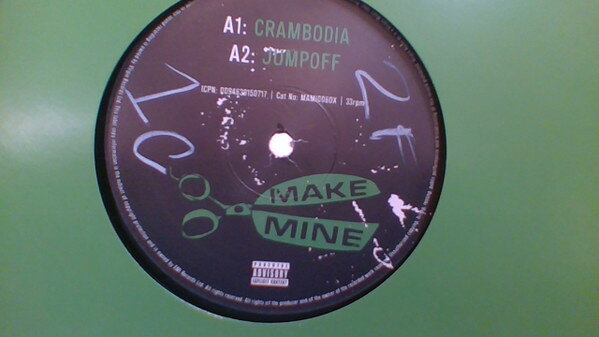 ・アーティスト Plastic Little ・タイトル Crambodia EP ・レーベル・型番 Make Mine MAMI0060X ・フォーマット 12インチレコード ・コンディション(盤) 良い (VG+) ・コンディション(ジャケット) 良い (VG+) ・コンディション(帯) オビなし ・特記事項 サンプル画像です。実際の商品の画像ではありません 商品写真はバーコード/カタログ番号に対応したサンプル画像ですので、お送りする商品の画像ではありません。帯やライナーなどの付属品は、特記事項に記載されている場合のみ含まれます。プロモやカラーレコードなどの仕様についても、該当する場合のみ特記事項に記載しています。 【ご購入前に必ずご確認ください】 ・本店サイト(www.recordcity.jp)とは価格、送料が違います ・本店サイト、その他支店のオーダーとは同梱発送できません ・注文確定後に別の注文を頂いた場合、注文同士の同梱は致しかねます。 ・別倉庫から発送しているため、店頭受け渡しは対応しておりません ・一部商品は他の通販サイトでも販売しているため、ご注文のタイミングによっては商品のご用意ができない場合がございます。 ・土日祝日はお休みです 金曜・祝前日9時以降のご連絡またはご入金は、返答または発送が週明け・祝日明けに順次対応となります。 ・ご購入後のキャンセル不可 ご購入後のキャンセルはいかなる理由においてもお受けできません。ご了承の上、ご購入くださいませ。 ・日本郵便(ゆうパック/ゆうメール)によるお届けになります。 ・中古品であることをご理解ください 当ストアでは中古商品を主に販売しております。中古品であることをご理解の上ご購入ください。また、一部商品はRecordCityオンラインストアで試聴可能です。 ・返品について お客様のご都合による返品は一切承っておりません。 表記の内容と実際の商品に相違がある場合、また針飛び等で返品・返金をご希望される場合は、商品の到着後1週間以内にご連絡ください。商品の返送をこちらで確認後、キャンセル・返金を行います。 コンディションVG以下の商品は返品できません。プレイに影響のない表面のこすれ傷、プレス起因のノイズ盤は返品の対象外です。 【コンディション表記】 ・ほぼ新品(M-)(Like New) 完全な新品。未使用。当店ではほぼ使用しません ・非常に良い(EX)(Excellent) 中古盤として美品な状態。わずかな経年を感じるものの傷みを感じさせない、当店基準で最高の状態 ・良い(VG+)(Very Good Plus) 丁寧に扱われた中古品で、軽い使用感がみられる。 ・可(VG)(Acceptable) 使い込まれた中古品で、「良い」よりもさらに使用感がみられる。 ・悪い(VG-)(Bad) 状態が悪いアイテム。使用の保障はなく、再生不可、針飛び、目立つノイズがあるかもしれない。状態によるクレーム不可。返品不可。 ・非常に悪い(G)(Very Bad) 「悪い」よりさらに状態が悪いアイテム。使用の保障はなく、再生不可、針飛び、目立つノイズがあるかもしれない。状態によるクレーム不可。返品不可。 ・ジャンク(Fair)(Junk/Fair) 割れている、反っている、水ダメージがある、カビ、ジャケットが分離している、ひどい書き込み、ひどい擦れなど最低の状態。使用の保障はなく、再生不可、針飛び、目立つノイズがあるかもしれない。状態によるクレーム不可。返品不可。 ・ジャンク(Poor)(Junk/Poor) 割れている、反っている、水ダメージがある、カビ、ジャケットが分離している、ひどい書き込み、ひどい擦れなど最低の状態。使用の保障はなく、再生不可、針飛び、目立つノイズがあるかもしれない。状態によるクレーム不可。返品不可。
