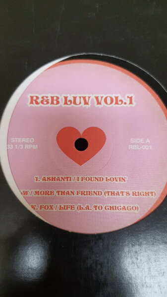 ・アーティスト Various ・タイトル R&B LUV VOL.1 ・レーベル・型番 R RBL001 ・フォーマット 12インチレコード ・コンディション(盤) 良い (VG+) ・コンディション(ジャケット) 良い (VG+) ・コンディション(帯) オビなし ・特記事項 サンプル画像です。実際の商品の画像ではありません 商品写真はバーコード/カタログ番号に対応したサンプル画像ですので、お送りする商品の画像ではありません。帯やライナーなどの付属品は、特記事項に記載されている場合のみ含まれます。プロモやカラーレコードなどの仕様についても、該当する場合のみ特記事項に記載しています。 【ご購入前に必ずご確認ください】 ・本店サイト(www.recordcity.jp)とは価格、送料が違います ・本店サイト、その他支店のオーダーとは同梱発送できません ・注文確定後に別の注文を頂いた場合、注文同士の同梱は致しかねます。 ・別倉庫から発送しているため、店頭受け渡しは対応しておりません ・一部商品は他の通販サイトでも販売しているため、ご注文のタイミングによっては商品のご用意ができない場合がございます。 ・土日祝日はお休みです 金曜・祝前日9時以降のご連絡またはご入金は、返答または発送が週明け・祝日明けに順次対応となります。 ・ご購入後のキャンセル不可 ご購入後のキャンセルはいかなる理由においてもお受けできません。ご了承の上、ご購入くださいませ。 ・日本郵便(ゆうパック/ゆうメール)によるお届けになります。 ・中古品であることをご理解ください 当ストアでは中古商品を主に販売しております。中古品であることをご理解の上ご購入ください。また、一部商品はRecordCityオンラインストアで試聴可能です。 ・返品について お客様のご都合による返品は一切承っておりません。 表記の内容と実際の商品に相違がある場合、また針飛び等で返品・返金をご希望される場合は、商品の到着後1週間以内にご連絡ください。商品の返送をこちらで確認後、キャンセル・返金を行います。 コンディションVG以下の商品は返品できません。プレイに影響のない表面のこすれ傷、プレス起因のノイズ盤は返品の対象外です。 【コンディション表記】 ・ほぼ新品(M-)(Like New) 完全な新品。未使用。当店ではほぼ使用しません ・非常に良い(EX)(Excellent) 中古盤として美品な状態。わずかな経年を感じるものの傷みを感じさせない、当店基準で最高の状態 ・良い(VG+)(Very Good Plus) 丁寧に扱われた中古品で、軽い使用感がみられる。 ・可(VG)(Acceptable) 使い込まれた中古品で、「良い」よりもさらに使用感がみられる。 ・悪い(VG-)(Bad) 状態が悪いアイテム。使用の保障はなく、再生不可、針飛び、目立つノイズがあるかもしれない。状態によるクレーム不可。返品不可。 ・非常に悪い(G)(Very Bad) 「悪い」よりさらに状態が悪いアイテム。使用の保障はなく、再生不可、針飛び、目立つノイズがあるかもしれない。状態によるクレーム不可。返品不可。 ・ジャンク(Fair)(Junk/Fair) 割れている、反っている、水ダメージがある、カビ、ジャケットが分離している、ひどい書き込み、ひどい擦れなど最低の状態。使用の保障はなく、再生不可、針飛び、目立つノイズがあるかもしれない。状態によるクレーム不可。返品不可。 ・ジャンク(Poor)(Junk/Poor) 割れている、反っている、水ダメージがある、カビ、ジャケットが分離している、ひどい書き込み、ひどい擦れなど最低の状態。使用の保障はなく、再生不可、針飛び、目立つノイズがあるかもしれない。状態によるクレーム不可。返品不可。
