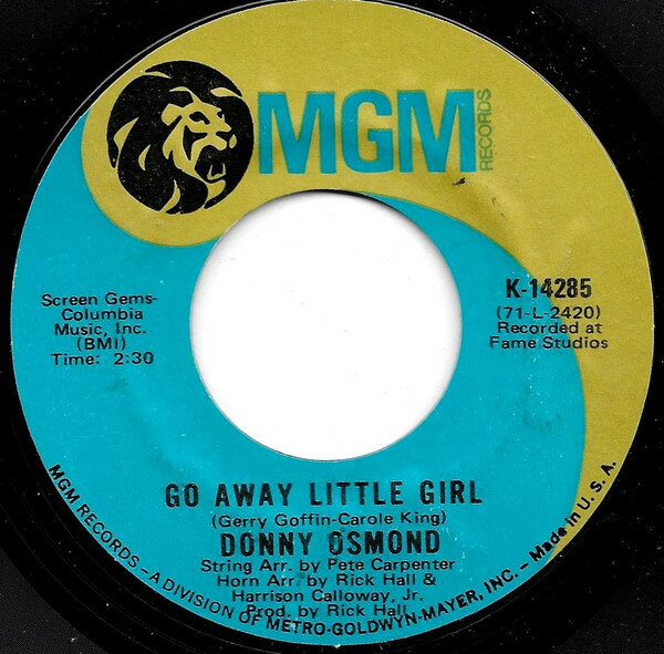・アーティスト Donny Osmond ・タイトル Go Away Little Girl ・レーベル MGM Records K14285 ・フォーマット 7インチレコード ・コンディション(盤) 良い (VG+) ・コンディション(ジャケット) プレインカバー（元ジャケット／カバー無し） ・コンディション(帯) オビなし ・特記事項 【Company Sleeve】 サンプル画像です。実際の商品の画像ではありません 商品写真はバーコード/カタログ番号に対応したサンプル画像ですので、お送りする商品の画像ではありません。帯やライナーなどの付属品は、特記事項に記載されている場合のみ含まれます。プロモやカラーレコードなどの仕様についても、該当する場合のみ特記事項に記載しています。 【ご購入前に必ずご確認ください】 ・本店サイト(www.recordcity.jp)とは価格、送料が違います ・本店サイト、その他支店のオーダーとは同梱発送できません ・別倉庫から発送しているため、店頭受け渡しは対応しておりません ・一部商品は他の通販サイトでも販売しているため、ご注文のタイミングによっては商品のご用意ができない場合がございます。 ・土日祝日はお休みです 金曜・祝前日9時以降のご連絡またはご入金は、返答または発送が週明け・祝日明けに順次対応となります。 ・ご購入後のキャンセル不可 ご購入後のキャンセルはいかなる理由においてもお受けできません。ご了承の上、ご購入くださいませ。 ・日本郵便(ゆうパック/ゆうメール)によるお届けになります。 ・中古品であることをご理解ください 当ストアではお客様よりお譲りいただいた中古商品を主に販売しております。中古品であることをご理解の上ご購入ください。また、一部商品はRecordCityオンラインストアで試聴可能です。 ・返品について お客様のご都合による返品は一切承っておりません。 表記の内容と実際の商品に相違がある場合、また針飛び等で返品・返金をご希望される場合は、商品の到着後1週間以内にご連絡ください。商品の返送をこちらで確認後、キャンセル・返金を行います。 コンディションVG以下の商品は返品できません。プレイに影響のない表面のこすれ傷、プレス起因のノイズ盤は返品の対象外です。 【コンディション表記】 ・ほぼ新品(M-)(Like New) 完全な新品。未使用。当店ではほぼ使用しません ・非常に良い(EX)(Excellent) 中古盤として美品な状態。わずかな経年を感じるものの傷みを感じさせない、当店基準で最高の状態 ・良い(VG+)(Very Good Plus) 丁寧に扱われた中古品で、軽い使用感がみられる。 ・可(VG)(Acceptable) 使い込まれた中古品で、「良い」よりもさらに使用感がみられる。 ・悪い(VG-)(Bad) 状態が悪いアイテム。使用の保障はなく、再生不可、針飛び、目立つノイズがあるかもしれない。状態によるクレーム不可。返品不可。 ・非常に悪い(G)(Very Bad) 「悪い」よりさらに状態が悪いアイテム。使用の保障はなく、再生不可、針飛び、目立つノイズがあるかもしれない。状態によるクレーム不可。返品不可。 ・ジャンク(Fair)(Junk/Fair) 割れている、反っている、水ダメージがある、カビ、ジャケットが分離している、ひどい書き込み、ひどい擦れなど最低の状態。使用の保障はなく、再生不可、針飛び、目立つノイズがあるかもしれない。状態によるクレーム不可。返品不可。 ・ジャンク(Poor)(Junk/Poor) 割れている、反っている、水ダメージがある、カビ、ジャケットが分離している、ひどい書き込み、ひどい擦れなど最低の状態。使用の保障はなく、再生不可、針飛び、目立つノイズがあるかもしれない。状態によるクレーム不可。返品不可。