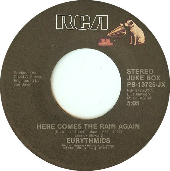 ・アーティスト Eurythmics ・タイトル Here Comes The Rain Again ・レーベル・型番 RCA PB13725 ・フォーマット 7インチレコード ・コンディション(盤) 良い (VG+) ・コンディション(ジャケット) プレインカバー（元ジャケット／カバー無し） ・コンディション(帯) オビなし ・特記事項 サンプル画像です。実際の商品の画像ではありません 商品写真はバーコード/カタログ番号に対応したサンプル画像ですので、お送りする商品の画像ではありません。帯やライナーなどの付属品は、特記事項に記載されている場合のみ含まれます。プロモやカラーレコードなどの仕様についても、該当する場合のみ特記事項に記載しています。 【ご購入前に必ずご確認ください】 ・本店サイト(www.recordcity.jp)とは価格、送料が違います ・本店サイト、その他支店のオーダーとは同梱発送できません ・注文確定後に別の注文を頂いた場合、注文同士の同梱は致しかねます。 ・別倉庫から発送しているため、店頭受け渡しは対応しておりません ・一部商品は他の通販サイトでも販売しているため、ご注文のタイミングによっては商品のご用意ができない場合がございます。 ・土日祝日はお休みです 金曜・祝前日9時以降のご連絡またはご入金は、返答または発送が週明け・祝日明けに順次対応となります。 ・ご購入後のキャンセル不可 ご購入後のキャンセルはいかなる理由においてもお受けできません。ご了承の上、ご購入くださいませ。 ・日本郵便(ゆうパック/ゆうメール)によるお届けになります。 ・中古品であることをご理解ください 当ストアでは中古商品を主に販売しております。中古品であることをご理解の上ご購入ください。また、一部商品はRecordCityオンラインストアで試聴可能です。 ・返品について お客様のご都合による返品は一切承っておりません。 表記の内容と実際の商品に相違がある場合、また針飛び等で返品・返金をご希望される場合は、商品の到着後1週間以内にご連絡ください。商品の返送をこちらで確認後、キャンセル・返金を行います。 コンディションVG以下の商品は返品できません。プレイに影響のない表面のこすれ傷、プレス起因のノイズ盤は返品の対象外です。 【コンディション表記】 ・ほぼ新品(M-)(Like New) 完全な新品。未使用。当店ではほぼ使用しません ・非常に良い(EX)(Excellent) 中古盤として美品な状態。わずかな経年を感じるものの傷みを感じさせない、当店基準で最高の状態 ・良い(VG+)(Very Good Plus) 丁寧に扱われた中古品で、軽い使用感がみられる。 ・可(VG)(Acceptable) 使い込まれた中古品で、「良い」よりもさらに使用感がみられる。 ・悪い(VG-)(Bad) 状態が悪いアイテム。使用の保障はなく、再生不可、針飛び、目立つノイズがあるかもしれない。状態によるクレーム不可。返品不可。 ・非常に悪い(G)(Very Bad) 「悪い」よりさらに状態が悪いアイテム。使用の保障はなく、再生不可、針飛び、目立つノイズがあるかもしれない。状態によるクレーム不可。返品不可。 ・ジャンク(Fair)(Junk/Fair) 割れている、反っている、水ダメージがある、カビ、ジャケットが分離している、ひどい書き込み、ひどい擦れなど最低の状態。使用の保障はなく、再生不可、針飛び、目立つノイズがあるかもしれない。状態によるクレーム不可。返品不可。 ・ジャンク(Poor)(Junk/Poor) 割れている、反っている、水ダメージがある、カビ、ジャケットが分離している、ひどい書き込み、ひどい擦れなど最低の状態。使用の保障はなく、再生不可、針飛び、目立つノイズがあるかもしれない。状態によるクレーム不可。返品不可。