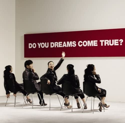 ・アーティスト DREAMS COME TRUE ・タイトル DO YOU DREAMS COME TRUE?初回盤(2CD) ・レーベル・型番 UNIVERSAL UPCH290267 ・フォーマット CD ・コンディション(盤) 良い (VG+) ・コンディション(ジャケット) ・コンディション(帯) オビなし ・特記事項 サンプル画像です。実際の商品の画像ではありません 商品写真はバーコード/カタログ番号に対応したサンプル画像ですので、お送りする商品の画像ではありません。帯やライナーなどの付属品は、特記事項に記載されている場合のみ含まれます。プロモやカラーレコードなどの仕様についても、該当する場合のみ特記事項に記載しています。 【ご購入前に必ずご確認ください】 ・本店サイト(www.recordcity.jp)とは価格、送料が違います ・本店サイト、その他支店のオーダーとは同梱発送できません ・注文確定後に別の注文を頂いた場合、注文同士の同梱は致しかねます。 ・別倉庫から発送しているため、店頭受け渡しは対応しておりません ・一部商品は他の通販サイトでも販売しているため、ご注文のタイミングによっては商品のご用意ができない場合がございます。 ・土日祝日はお休みです 金曜・祝前日9時以降のご連絡またはご入金は、返答または発送が週明け・祝日明けに順次対応となります。 ・ご購入後のキャンセル不可 ご購入後のキャンセルはいかなる理由においてもお受けできません。ご了承の上、ご購入くださいませ。 ・日本郵便(ゆうパック/ゆうメール)によるお届けになります。 ・中古品であることをご理解ください 当ストアでは中古商品を主に販売しております。中古品であることをご理解の上ご購入ください。また、一部商品はRecordCityオンラインストアで試聴可能です。 ・返品について お客様のご都合による返品は一切承っておりません。 表記の内容と実際の商品に相違がある場合、また針飛び等で返品・返金をご希望される場合は、商品の到着後1週間以内にご連絡ください。商品の返送をこちらで確認後、キャンセル・返金を行います。 コンディションVG以下の商品は返品できません。プレイに影響のない表面のこすれ傷、プレス起因のノイズ盤は返品の対象外です。 【コンディション表記】 ・ほぼ新品(M-)(Like New) 完全な新品。未使用。当店ではほぼ使用しません ・非常に良い(EX)(Excellent) 中古盤として美品な状態。わずかな経年を感じるものの傷みを感じさせない、当店基準で最高の状態 ・良い(VG+)(Very Good Plus) 丁寧に扱われた中古品で、軽い使用感がみられる。 ・可(VG)(Acceptable) 使い込まれた中古品で、「良い」よりもさらに使用感がみられる。 ・悪い(VG-)(Bad) 状態が悪いアイテム。使用の保障はなく、再生不可、針飛び、目立つノイズがあるかもしれない。状態によるクレーム不可。返品不可。 ・非常に悪い(G)(Very Bad) 「悪い」よりさらに状態が悪いアイテム。使用の保障はなく、再生不可、針飛び、目立つノイズがあるかもしれない。状態によるクレーム不可。返品不可。 ・ジャンク(Fair)(Junk/Fair) 割れている、反っている、水ダメージがある、カビ、ジャケットが分離している、ひどい書き込み、ひどい擦れなど最低の状態。使用の保障はなく、再生不可、針飛び、目立つノイズがあるかもしれない。状態によるクレーム不可。返品不可。 ・ジャンク(Poor)(Junk/Poor) 割れている、反っている、水ダメージがある、カビ、ジャケットが分離している、ひどい書き込み、ひどい擦れなど最低の状態。使用の保障はなく、再生不可、針飛び、目立つノイズがあるかもしれない。状態によるクレーム不可。返品不可。