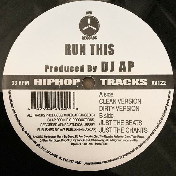 ・アーティスト DJ A.P. ・タイトル Run This ・レーベル・型番 AV8 AV122 ・フォーマット 12インチレコード ・コンディション(盤) 良い (VG+) ・コンディション(ジャケット) プレインカバー（元ジャケット／カバー無し） ・コンディション(帯) オビなし ・特記事項 サンプル画像です。実際の商品の画像ではありません 商品写真はバーコード/カタログ番号に対応したサンプル画像ですので、お送りする商品の画像ではありません。帯やライナーなどの付属品は、特記事項に記載されている場合のみ含まれます。プロモやカラーレコードなどの仕様についても、該当する場合のみ特記事項に記載しています。 【ご購入前に必ずご確認ください】 ・本店サイト(www.recordcity.jp)とは価格、送料が違います ・本店サイト、その他支店のオーダーとは同梱発送できません ・注文確定後に別の注文を頂いた場合、注文同士の同梱は致しかねます。 ・別倉庫から発送しているため、店頭受け渡しは対応しておりません ・一部商品は他の通販サイトでも販売しているため、ご注文のタイミングによっては商品のご用意ができない場合がございます。 ・土日祝日はお休みです 金曜・祝前日9時以降のご連絡またはご入金は、返答または発送が週明け・祝日明けに順次対応となります。 ・ご購入後のキャンセル不可 ご購入後のキャンセルはいかなる理由においてもお受けできません。ご了承の上、ご購入くださいませ。 ・日本郵便(ゆうパック/ゆうメール)によるお届けになります。 ・中古品であることをご理解ください 当ストアでは中古商品を主に販売しております。中古品であることをご理解の上ご購入ください。また、一部商品はRecordCityオンラインストアで試聴可能です。 ・返品について お客様のご都合による返品は一切承っておりません。 表記の内容と実際の商品に相違がある場合、また針飛び等で返品・返金をご希望される場合は、商品の到着後1週間以内にご連絡ください。商品の返送をこちらで確認後、キャンセル・返金を行います。 コンディションVG以下の商品は返品できません。プレイに影響のない表面のこすれ傷、プレス起因のノイズ盤は返品の対象外です。 【コンディション表記】 ・ほぼ新品(M-)(Like New) 完全な新品。未使用。当店ではほぼ使用しません ・非常に良い(EX)(Excellent) 中古盤として美品な状態。わずかな経年を感じるものの傷みを感じさせない、当店基準で最高の状態 ・良い(VG+)(Very Good Plus) 丁寧に扱われた中古品で、軽い使用感がみられる。 ・可(VG)(Acceptable) 使い込まれた中古品で、「良い」よりもさらに使用感がみられる。 ・悪い(VG-)(Bad) 状態が悪いアイテム。使用の保障はなく、再生不可、針飛び、目立つノイズがあるかもしれない。状態によるクレーム不可。返品不可。 ・非常に悪い(G)(Very Bad) 「悪い」よりさらに状態が悪いアイテム。使用の保障はなく、再生不可、針飛び、目立つノイズがあるかもしれない。状態によるクレーム不可。返品不可。 ・ジャンク(Fair)(Junk/Fair) 割れている、反っている、水ダメージがある、カビ、ジャケットが分離している、ひどい書き込み、ひどい擦れなど最低の状態。使用の保障はなく、再生不可、針飛び、目立つノイズがあるかもしれない。状態によるクレーム不可。返品不可。 ・ジャンク(Poor)(Junk/Poor) 割れている、反っている、水ダメージがある、カビ、ジャケットが分離している、ひどい書き込み、ひどい擦れなど最低の状態。使用の保障はなく、再生不可、針飛び、目立つノイズがあるかもしれない。状態によるクレーム不可。返品不可。