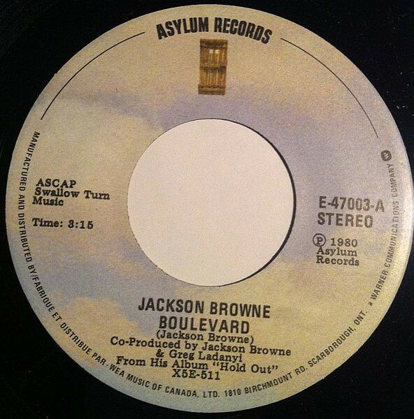 ・アーティスト Jackson Browne ・タイトル Boulevard ・レーベル・型番 Asylum Records E47003 ・フォーマット 7インチレコード ・コンディション(盤) 良い (VG+) ・コンディション(ジャケット) プレインカバー（元ジャケット／カバー無し） ・コンディション(帯) オビなし ・特記事項 【レーベルにシール付着】 サンプル画像です。実際の商品の画像ではありません 商品写真はバーコード/カタログ番号に対応したサンプル画像ですので、お送りする商品の画像ではありません。帯やライナーなどの付属品は、特記事項に記載されている場合のみ含まれます。プロモやカラーレコードなどの仕様についても、該当する場合のみ特記事項に記載しています。 【ご購入前に必ずご確認ください】 ・本店サイト(www.recordcity.jp)とは価格、送料が違います ・本店サイト、その他支店のオーダーとは同梱発送できません ・注文確定後に別の注文を頂いた場合、注文同士の同梱は致しかねます。 ・別倉庫から発送しているため、店頭受け渡しは対応しておりません ・一部商品は他の通販サイトでも販売しているため、ご注文のタイミングによっては商品のご用意ができない場合がございます。 ・土日祝日はお休みです 金曜・祝前日9時以降のご連絡またはご入金は、返答または発送が週明け・祝日明けに順次対応となります。 ・ご購入後のキャンセル不可 ご購入後のキャンセルはいかなる理由においてもお受けできません。ご了承の上、ご購入くださいませ。 ・日本郵便(ゆうパック/ゆうメール)によるお届けになります。 ・中古品であることをご理解ください 当ストアでは中古商品を主に販売しております。中古品であることをご理解の上ご購入ください。また、一部商品はRecordCityオンラインストアで試聴可能です。 ・返品について お客様のご都合による返品は一切承っておりません。 表記の内容と実際の商品に相違がある場合、また針飛び等で返品・返金をご希望される場合は、商品の到着後1週間以内にご連絡ください。商品の返送をこちらで確認後、キャンセル・返金を行います。 コンディションVG以下の商品は返品できません。プレイに影響のない表面のこすれ傷、プレス起因のノイズ盤は返品の対象外です。 【コンディション表記】 ・ほぼ新品(M-)(Like New) 完全な新品。未使用。当店ではほぼ使用しません ・非常に良い(EX)(Excellent) 中古盤として美品な状態。わずかな経年を感じるものの傷みを感じさせない、当店基準で最高の状態 ・良い(VG+)(Very Good Plus) 丁寧に扱われた中古品で、軽い使用感がみられる。 ・可(VG)(Acceptable) 使い込まれた中古品で、「良い」よりもさらに使用感がみられる。 ・悪い(VG-)(Bad) 状態が悪いアイテム。使用の保障はなく、再生不可、針飛び、目立つノイズがあるかもしれない。状態によるクレーム不可。返品不可。 ・非常に悪い(G)(Very Bad) 「悪い」よりさらに状態が悪いアイテム。使用の保障はなく、再生不可、針飛び、目立つノイズがあるかもしれない。状態によるクレーム不可。返品不可。 ・ジャンク(Fair)(Junk/Fair) 割れている、反っている、水ダメージがある、カビ、ジャケットが分離している、ひどい書き込み、ひどい擦れなど最低の状態。使用の保障はなく、再生不可、針飛び、目立つノイズがあるかもしれない。状態によるクレーム不可。返品不可。 ・ジャンク(Poor)(Junk/Poor) 割れている、反っている、水ダメージがある、カビ、ジャケットが分離している、ひどい書き込み、ひどい擦れなど最低の状態。使用の保障はなく、再生不可、針飛び、目立つノイズがあるかもしれない。状態によるクレーム不可。返品不可。