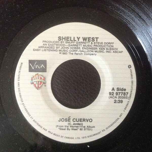 ・アーティスト Shelly West ・タイトル Jos? Cuervo ・レーベル・型番 Warner Bros. Records 9297787 ・フォーマット 7インチレコード ・コンディション(盤) 良い (VG+) ・コンディション(ジャケット) プレインカバー（元ジャケット／カバー無し） ・コンディション(帯) オビなし ・特記事項 サンプル画像です。実際の商品の画像ではありません 商品写真はバーコード/カタログ番号に対応したサンプル画像ですので、お送りする商品の画像ではありません。帯やライナーなどの付属品は、特記事項に記載されている場合のみ含まれます。プロモやカラーレコードなどの仕様についても、該当する場合のみ特記事項に記載しています。 【ご購入前に必ずご確認ください】 ・本店サイト(www.recordcity.jp)とは価格、送料が違います ・本店サイト、その他支店のオーダーとは同梱発送できません ・注文確定後に別の注文を頂いた場合、注文同士の同梱は致しかねます。 ・別倉庫から発送しているため、店頭受け渡しは対応しておりません ・一部商品は他の通販サイトでも販売しているため、ご注文のタイミングによっては商品のご用意ができない場合がございます。 ・土日祝日はお休みです 金曜・祝前日9時以降のご連絡またはご入金は、返答または発送が週明け・祝日明けに順次対応となります。 ・ご購入後のキャンセル不可 ご購入後のキャンセルはいかなる理由においてもお受けできません。ご了承の上、ご購入くださいませ。 ・日本郵便(ゆうパック/ゆうメール)によるお届けになります。 ・中古品であることをご理解ください 当ストアでは中古商品を主に販売しております。中古品であることをご理解の上ご購入ください。また、一部商品はRecordCityオンラインストアで試聴可能です。 ・返品について お客様のご都合による返品は一切承っておりません。 表記の内容と実際の商品に相違がある場合、また針飛び等で返品・返金をご希望される場合は、商品の到着後1週間以内にご連絡ください。商品の返送をこちらで確認後、キャンセル・返金を行います。 コンディションVG以下の商品は返品できません。プレイに影響のない表面のこすれ傷、プレス起因のノイズ盤は返品の対象外です。 【コンディション表記】 ・ほぼ新品(M-)(Like New) 完全な新品。未使用。当店ではほぼ使用しません ・非常に良い(EX)(Excellent) 中古盤として美品な状態。わずかな経年を感じるものの傷みを感じさせない、当店基準で最高の状態 ・良い(VG+)(Very Good Plus) 丁寧に扱われた中古品で、軽い使用感がみられる。 ・可(VG)(Acceptable) 使い込まれた中古品で、「良い」よりもさらに使用感がみられる。 ・悪い(VG-)(Bad) 状態が悪いアイテム。使用の保障はなく、再生不可、針飛び、目立つノイズがあるかもしれない。状態によるクレーム不可。返品不可。 ・非常に悪い(G)(Very Bad) 「悪い」よりさらに状態が悪いアイテム。使用の保障はなく、再生不可、針飛び、目立つノイズがあるかもしれない。状態によるクレーム不可。返品不可。 ・ジャンク(Fair)(Junk/Fair) 割れている、反っている、水ダメージがある、カビ、ジャケットが分離している、ひどい書き込み、ひどい擦れなど最低の状態。使用の保障はなく、再生不可、針飛び、目立つノイズがあるかもしれない。状態によるクレーム不可。返品不可。 ・ジャンク(Poor)(Junk/Poor) 割れている、反っている、水ダメージがある、カビ、ジャケットが分離している、ひどい書き込み、ひどい擦れなど最低の状態。使用の保障はなく、再生不可、針飛び、目立つノイズがあるかもしれない。状態によるクレーム不可。返品不可。