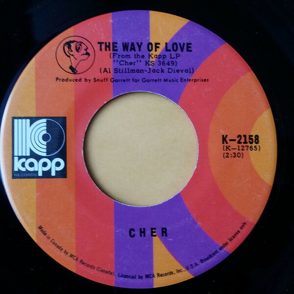 ・アーティスト Cher ・タイトル The Way Of Love ・レーベル・型番 Kapp Records K2158 ・フォーマット 7インチレコード ・コンディション(盤) 可 (VG) ・コンディション(ジャケット) プレインカバー（元ジャケット／カバー無し） ・コンディション(帯) オビなし ・特記事項 【盤に小さいキズ】 サンプル画像です。実際の商品の画像ではありません 商品写真はバーコード/カタログ番号に対応したサンプル画像ですので、お送りする商品の画像ではありません。帯やライナーなどの付属品は、特記事項に記載されている場合のみ含まれます。プロモやカラーレコードなどの仕様についても、該当する場合のみ特記事項に記載しています。 【ご購入前に必ずご確認ください】 ・本店サイト(www.recordcity.jp)とは価格、送料が違います ・本店サイト、その他支店のオーダーとは同梱発送できません ・注文確定後に別の注文を頂いた場合、注文同士の同梱は致しかねます。 ・別倉庫から発送しているため、店頭受け渡しは対応しておりません ・一部商品は他の通販サイトでも販売しているため、ご注文のタイミングによっては商品のご用意ができない場合がございます。 ・土日祝日はお休みです 金曜・祝前日9時以降のご連絡またはご入金は、返答または発送が週明け・祝日明けに順次対応となります。 ・ご購入後のキャンセル不可 ご購入後のキャンセルはいかなる理由においてもお受けできません。ご了承の上、ご購入くださいませ。 ・日本郵便(ゆうパック/ゆうメール)によるお届けになります。 ・中古品であることをご理解ください 当ストアでは中古商品を主に販売しております。中古品であることをご理解の上ご購入ください。また、一部商品はRecordCityオンラインストアで試聴可能です。 ・返品について お客様のご都合による返品は一切承っておりません。 表記の内容と実際の商品に相違がある場合、また針飛び等で返品・返金をご希望される場合は、商品の到着後1週間以内にご連絡ください。商品の返送をこちらで確認後、キャンセル・返金を行います。 コンディションVG以下の商品は返品できません。プレイに影響のない表面のこすれ傷、プレス起因のノイズ盤は返品の対象外です。 【コンディション表記】 ・ほぼ新品(M-)(Like New) 完全な新品。未使用。当店ではほぼ使用しません ・非常に良い(EX)(Excellent) 中古盤として美品な状態。わずかな経年を感じるものの傷みを感じさせない、当店基準で最高の状態 ・良い(VG+)(Very Good Plus) 丁寧に扱われた中古品で、軽い使用感がみられる。 ・可(VG)(Acceptable) 使い込まれた中古品で、「良い」よりもさらに使用感がみられる。 ・悪い(VG-)(Bad) 状態が悪いアイテム。使用の保障はなく、再生不可、針飛び、目立つノイズがあるかもしれない。状態によるクレーム不可。返品不可。 ・非常に悪い(G)(Very Bad) 「悪い」よりさらに状態が悪いアイテム。使用の保障はなく、再生不可、針飛び、目立つノイズがあるかもしれない。状態によるクレーム不可。返品不可。 ・ジャンク(Fair)(Junk/Fair) 割れている、反っている、水ダメージがある、カビ、ジャケットが分離している、ひどい書き込み、ひどい擦れなど最低の状態。使用の保障はなく、再生不可、針飛び、目立つノイズがあるかもしれない。状態によるクレーム不可。返品不可。 ・ジャンク(Poor)(Junk/Poor) 割れている、反っている、水ダメージがある、カビ、ジャケットが分離している、ひどい書き込み、ひどい擦れなど最低の状態。使用の保障はなく、再生不可、針飛び、目立つノイズがあるかもしれない。状態によるクレーム不可。返品不可。