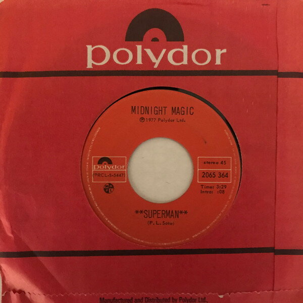・アーティスト Midnight Magic ・タイトル Superman ・レーベル・型番 Polydor 2065364 ・フォーマット 7インチレコード ・コンディション(盤) 良い (VG+) ・コンディション(ジャケット) プレインカバー（元ジャケット／カバー無し） ・コンディション(帯) オビなし ・特記事項 【盤に小さいキズ】 サンプル画像です。実際の商品の画像ではありません 商品写真はバーコード/カタログ番号に対応したサンプル画像ですので、お送りする商品の画像ではありません。帯やライナーなどの付属品は、特記事項に記載されている場合のみ含まれます。プロモやカラーレコードなどの仕様についても、該当する場合のみ特記事項に記載しています。 【ご購入前に必ずご確認ください】 ・本店サイト(www.recordcity.jp)とは価格、送料が違います ・本店サイト、その他支店のオーダーとは同梱発送できません ・注文確定後に別の注文を頂いた場合、注文同士の同梱は致しかねます。 ・別倉庫から発送しているため、店頭受け渡しは対応しておりません ・一部商品は他の通販サイトでも販売しているため、ご注文のタイミングによっては商品のご用意ができない場合がございます。 ・土日祝日はお休みです 金曜・祝前日9時以降のご連絡またはご入金は、返答または発送が週明け・祝日明けに順次対応となります。 ・ご購入後のキャンセル不可 ご購入後のキャンセルはいかなる理由においてもお受けできません。ご了承の上、ご購入くださいませ。 ・日本郵便(ゆうパック/ゆうメール)によるお届けになります。 ・中古品であることをご理解ください 当ストアでは中古商品を主に販売しております。中古品であることをご理解の上ご購入ください。また、一部商品はRecordCityオンラインストアで試聴可能です。 ・返品について お客様のご都合による返品は一切承っておりません。 表記の内容と実際の商品に相違がある場合、また針飛び等で返品・返金をご希望される場合は、商品の到着後1週間以内にご連絡ください。商品の返送をこちらで確認後、キャンセル・返金を行います。 コンディションVG以下の商品は返品できません。プレイに影響のない表面のこすれ傷、プレス起因のノイズ盤は返品の対象外です。 【コンディション表記】 ・ほぼ新品(M-)(Like New) 完全な新品。未使用。当店ではほぼ使用しません ・非常に良い(EX)(Excellent) 中古盤として美品な状態。わずかな経年を感じるものの傷みを感じさせない、当店基準で最高の状態 ・良い(VG+)(Very Good Plus) 丁寧に扱われた中古品で、軽い使用感がみられる。 ・可(VG)(Acceptable) 使い込まれた中古品で、「良い」よりもさらに使用感がみられる。 ・悪い(VG-)(Bad) 状態が悪いアイテム。使用の保障はなく、再生不可、針飛び、目立つノイズがあるかもしれない。状態によるクレーム不可。返品不可。 ・非常に悪い(G)(Very Bad) 「悪い」よりさらに状態が悪いアイテム。使用の保障はなく、再生不可、針飛び、目立つノイズがあるかもしれない。状態によるクレーム不可。返品不可。 ・ジャンク(Fair)(Junk/Fair) 割れている、反っている、水ダメージがある、カビ、ジャケットが分離している、ひどい書き込み、ひどい擦れなど最低の状態。使用の保障はなく、再生不可、針飛び、目立つノイズがあるかもしれない。状態によるクレーム不可。返品不可。 ・ジャンク(Poor)(Junk/Poor) 割れている、反っている、水ダメージがある、カビ、ジャケットが分離している、ひどい書き込み、ひどい擦れなど最低の状態。使用の保障はなく、再生不可、針飛び、目立つノイズがあるかもしれない。状態によるクレーム不可。返品不可。