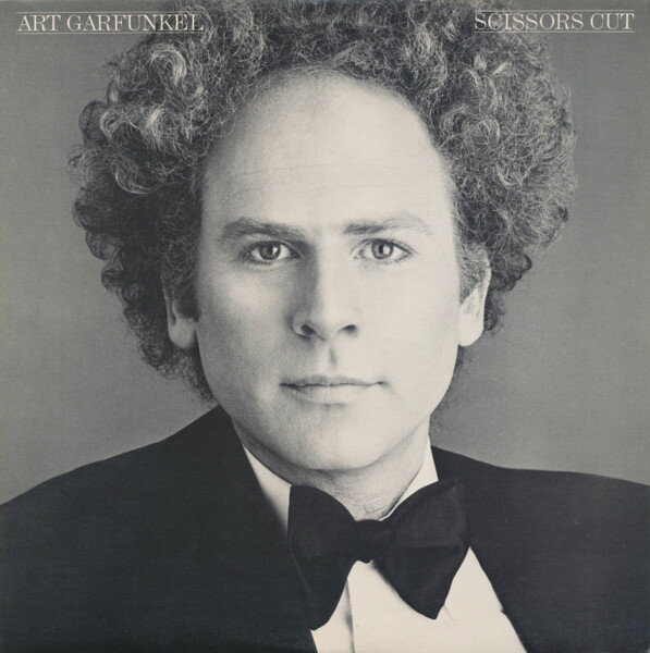 ・アーティスト Art Garfunkel ・タイトル Scissors Cut ・レーベル・型番 Columbia FC37392 ・フォーマット LPレコード ・コンディション(盤) 良い (VG+) ・コンディション(ジャケット) 良い (VG+) ・コンディション(帯) オビなし ・特記事項 サンプル画像です。実際の商品の画像ではありません 商品写真はバーコード/カタログ番号に対応したサンプル画像ですので、お送りする商品の画像ではありません。帯やライナーなどの付属品は、特記事項に記載されている場合のみ含まれます。プロモやカラーレコードなどの仕様についても、該当する場合のみ特記事項に記載しています。 【ご購入前に必ずご確認ください】 ・本店サイト(www.recordcity.jp)とは価格、送料が違います ・本店サイト、その他支店のオーダーとは同梱発送できません ・注文確定後に別の注文を頂いた場合、注文同士の同梱は致しかねます。 ・別倉庫から発送しているため、店頭受け渡しは対応しておりません ・一部商品は他の通販サイトでも販売しているため、ご注文のタイミングによっては商品のご用意ができない場合がございます。 ・土日祝日はお休みです 金曜・祝前日9時以降のご連絡またはご入金は、返答または発送が週明け・祝日明けに順次対応となります。 ・ご購入後のキャンセル不可 ご購入後のキャンセルはいかなる理由においてもお受けできません。ご了承の上、ご購入くださいませ。 ・日本郵便(ゆうパック/ゆうメール)によるお届けになります。 ・中古品であることをご理解ください 当ストアでは中古商品を主に販売しております。中古品であることをご理解の上ご購入ください。また、一部商品はRecordCityオンラインストアで試聴可能です。 ・返品について お客様のご都合による返品は一切承っておりません。 表記の内容と実際の商品に相違がある場合、また針飛び等で返品・返金をご希望される場合は、商品の到着後1週間以内にご連絡ください。商品の返送をこちらで確認後、キャンセル・返金を行います。 コンディションVG以下の商品は返品できません。プレイに影響のない表面のこすれ傷、プレス起因のノイズ盤は返品の対象外です。 【コンディション表記】 ・ほぼ新品(M-)(Like New) 完全な新品。未使用。当店ではほぼ使用しません ・非常に良い(EX)(Excellent) 中古盤として美品な状態。わずかな経年を感じるものの傷みを感じさせない、当店基準で最高の状態 ・良い(VG+)(Very Good Plus) 丁寧に扱われた中古品で、軽い使用感がみられる。 ・可(VG)(Acceptable) 使い込まれた中古品で、「良い」よりもさらに使用感がみられる。 ・悪い(VG-)(Bad) 状態が悪いアイテム。使用の保障はなく、再生不可、針飛び、目立つノイズがあるかもしれない。状態によるクレーム不可。返品不可。 ・非常に悪い(G)(Very Bad) 「悪い」よりさらに状態が悪いアイテム。使用の保障はなく、再生不可、針飛び、目立つノイズがあるかもしれない。状態によるクレーム不可。返品不可。 ・ジャンク(Fair)(Junk/Fair) 割れている、反っている、水ダメージがある、カビ、ジャケットが分離している、ひどい書き込み、ひどい擦れなど最低の状態。使用の保障はなく、再生不可、針飛び、目立つノイズがあるかもしれない。状態によるクレーム不可。返品不可。 ・ジャンク(Poor)(Junk/Poor) 割れている、反っている、水ダメージがある、カビ、ジャケットが分離している、ひどい書き込み、ひどい擦れなど最低の状態。使用の保障はなく、再生不可、針飛び、目立つノイズがあるかもしれない。状態によるクレーム不可。返品不可。