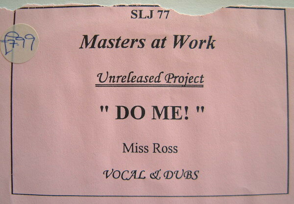 ・アーティスト Diana Ross ・タイトル If You're Not Gonna Love Me Right ・レーベル・型番 NOT ON LABEL SLJ77 ・フォーマット 12インチレコード ・コンディション(盤) 良い (VG+) ・コンディション(ジャケット) プレインカバー（元ジャケット／カバー無し） ・コンディション(帯) オビなし ・特記事項 【プロモ盤】 【Promotion Only】【カバーにシール付着】 サンプル画像です。実際の商品の画像ではありません 商品写真はバーコード/カタログ番号に対応したサンプル画像ですので、お送りする商品の画像ではありません。帯やライナーなどの付属品は、特記事項に記載されている場合のみ含まれます。プロモやカラーレコードなどの仕様についても、該当する場合のみ特記事項に記載しています。 【ご購入前に必ずご確認ください】 ・本店サイト(www.recordcity.jp)とは価格、送料が違います ・本店サイト、その他支店のオーダーとは同梱発送できません ・注文確定後に別の注文を頂いた場合、注文同士の同梱は致しかねます。 ・別倉庫から発送しているため、店頭受け渡しは対応しておりません ・一部商品は他の通販サイトでも販売しているため、ご注文のタイミングによっては商品のご用意ができない場合がございます。 ・土日祝日はお休みです 金曜・祝前日9時以降のご連絡またはご入金は、返答または発送が週明け・祝日明けに順次対応となります。 ・ご購入後のキャンセル不可 ご購入後のキャンセルはいかなる理由においてもお受けできません。ご了承の上、ご購入くださいませ。 ・日本郵便(ゆうパック/ゆうメール)によるお届けになります。 ・中古品であることをご理解ください 当ストアでは中古商品を主に販売しております。中古品であることをご理解の上ご購入ください。また、一部商品はRecordCityオンラインストアで試聴可能です。 ・返品について お客様のご都合による返品は一切承っておりません。 表記の内容と実際の商品に相違がある場合、また針飛び等で返品・返金をご希望される場合は、商品の到着後1週間以内にご連絡ください。商品の返送をこちらで確認後、キャンセル・返金を行います。 コンディションVG以下の商品は返品できません。プレイに影響のない表面のこすれ傷、プレス起因のノイズ盤は返品の対象外です。 【コンディション表記】 ・ほぼ新品(M-)(Like New) 完全な新品。未使用。当店ではほぼ使用しません ・非常に良い(EX)(Excellent) 中古盤として美品な状態。わずかな経年を感じるものの傷みを感じさせない、当店基準で最高の状態 ・良い(VG+)(Very Good Plus) 丁寧に扱われた中古品で、軽い使用感がみられる。 ・可(VG)(Acceptable) 使い込まれた中古品で、「良い」よりもさらに使用感がみられる。 ・悪い(VG-)(Bad) 状態が悪いアイテム。使用の保障はなく、再生不可、針飛び、目立つノイズがあるかもしれない。状態によるクレーム不可。返品不可。 ・非常に悪い(G)(Very Bad) 「悪い」よりさらに状態が悪いアイテム。使用の保障はなく、再生不可、針飛び、目立つノイズがあるかもしれない。状態によるクレーム不可。返品不可。 ・ジャンク(Fair)(Junk/Fair) 割れている、反っている、水ダメージがある、カビ、ジャケットが分離している、ひどい書き込み、ひどい擦れなど最低の状態。使用の保障はなく、再生不可、針飛び、目立つノイズがあるかもしれない。状態によるクレーム不可。返品不可。 ・ジャンク(Poor)(Junk/Poor) 割れている、反っている、水ダメージがある、カビ、ジャケットが分離している、ひどい書き込み、ひどい擦れなど最低の状態。使用の保障はなく、再生不可、針飛び、目立つノイズがあるかもしれない。状態によるクレーム不可。返品不可。