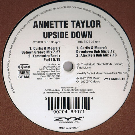 ・アーティスト Annette Taylor ・タイトル Upside Down ・レーベル・型番 ZYX Music ZYX6608812 ・フォーマット 12インチレコード ・コンディション(盤) 良い (VG+) ・コンディション(ジャケット) プレインカバー（元ジャケット／カバー無し） ・コンディション(帯) オビなし ・特記事項 サンプル画像です。実際の商品の画像ではありません 商品写真はバーコード/カタログ番号に対応したサンプル画像ですので、お送りする商品の画像ではありません。帯やライナーなどの付属品は、特記事項に記載されている場合のみ含まれます。プロモやカラーレコードなどの仕様についても、該当する場合のみ特記事項に記載しています。 【ご購入前に必ずご確認ください】 ・本店サイト(www.recordcity.jp)とは価格、送料が違います ・本店サイト、その他支店のオーダーとは同梱発送できません ・注文確定後に別の注文を頂いた場合、注文同士の同梱は致しかねます。 ・別倉庫から発送しているため、店頭受け渡しは対応しておりません ・一部商品は他の通販サイトでも販売しているため、ご注文のタイミングによっては商品のご用意ができない場合がございます。 ・土日祝日はお休みです 金曜・祝前日9時以降のご連絡またはご入金は、返答または発送が週明け・祝日明けに順次対応となります。 ・ご購入後のキャンセル不可 ご購入後のキャンセルはいかなる理由においてもお受けできません。ご了承の上、ご購入くださいませ。 ・日本郵便(ゆうパック/ゆうメール)によるお届けになります。 ・中古品であることをご理解ください 当ストアでは中古商品を主に販売しております。中古品であることをご理解の上ご購入ください。また、一部商品はRecordCityオンラインストアで試聴可能です。 ・返品について お客様のご都合による返品は一切承っておりません。 表記の内容と実際の商品に相違がある場合、また針飛び等で返品・返金をご希望される場合は、商品の到着後1週間以内にご連絡ください。商品の返送をこちらで確認後、キャンセル・返金を行います。 コンディションVG以下の商品は返品できません。プレイに影響のない表面のこすれ傷、プレス起因のノイズ盤は返品の対象外です。 【コンディション表記】 ・ほぼ新品(M-)(Like New) 完全な新品。未使用。当店ではほぼ使用しません ・非常に良い(EX)(Excellent) 中古盤として美品な状態。わずかな経年を感じるものの傷みを感じさせない、当店基準で最高の状態 ・良い(VG+)(Very Good Plus) 丁寧に扱われた中古品で、軽い使用感がみられる。 ・可(VG)(Acceptable) 使い込まれた中古品で、「良い」よりもさらに使用感がみられる。 ・悪い(VG-)(Bad) 状態が悪いアイテム。使用の保障はなく、再生不可、針飛び、目立つノイズがあるかもしれない。状態によるクレーム不可。返品不可。 ・非常に悪い(G)(Very Bad) 「悪い」よりさらに状態が悪いアイテム。使用の保障はなく、再生不可、針飛び、目立つノイズがあるかもしれない。状態によるクレーム不可。返品不可。 ・ジャンク(Fair)(Junk/Fair) 割れている、反っている、水ダメージがある、カビ、ジャケットが分離している、ひどい書き込み、ひどい擦れなど最低の状態。使用の保障はなく、再生不可、針飛び、目立つノイズがあるかもしれない。状態によるクレーム不可。返品不可。 ・ジャンク(Poor)(Junk/Poor) 割れている、反っている、水ダメージがある、カビ、ジャケットが分離している、ひどい書き込み、ひどい擦れなど最低の状態。使用の保障はなく、再生不可、針飛び、目立つノイズがあるかもしれない。状態によるクレーム不可。返品不可。