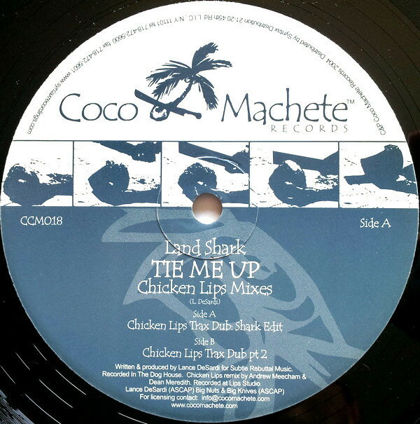 ・アーティスト Land Shark ・タイトル Tie Me Up (Chicken Lips Mixes) ・レーベル・型番 Coco Machete Records CCM018 ・フォーマット 12インチレコード ・コンディション(盤) 良い (VG+) ・コンディション(ジャケット) プレインカバー（元ジャケット／カバー無し） ・コンディション(帯) オビなし ・特記事項 サンプル画像です。実際の商品の画像ではありません 商品写真はバーコード/カタログ番号に対応したサンプル画像ですので、お送りする商品の画像ではありません。帯やライナーなどの付属品は、特記事項に記載されている場合のみ含まれます。プロモやカラーレコードなどの仕様についても、該当する場合のみ特記事項に記載しています。 【ご購入前に必ずご確認ください】 ・本店サイト(www.recordcity.jp)とは価格、送料が違います ・本店サイト、その他支店のオーダーとは同梱発送できません ・注文確定後に別の注文を頂いた場合、注文同士の同梱は致しかねます。 ・別倉庫から発送しているため、店頭受け渡しは対応しておりません ・一部商品は他の通販サイトでも販売しているため、ご注文のタイミングによっては商品のご用意ができない場合がございます。 ・土日祝日はお休みです 金曜・祝前日9時以降のご連絡またはご入金は、返答または発送が週明け・祝日明けに順次対応となります。 ・ご購入後のキャンセル不可 ご購入後のキャンセルはいかなる理由においてもお受けできません。ご了承の上、ご購入くださいませ。 ・日本郵便(ゆうパック/ゆうメール)によるお届けになります。 ・中古品であることをご理解ください 当ストアでは中古商品を主に販売しております。中古品であることをご理解の上ご購入ください。また、一部商品はRecordCityオンラインストアで試聴可能です。 ・返品について お客様のご都合による返品は一切承っておりません。 表記の内容と実際の商品に相違がある場合、また針飛び等で返品・返金をご希望される場合は、商品の到着後1週間以内にご連絡ください。商品の返送をこちらで確認後、キャンセル・返金を行います。 コンディションVG以下の商品は返品できません。プレイに影響のない表面のこすれ傷、プレス起因のノイズ盤は返品の対象外です。 【コンディション表記】 ・ほぼ新品(M-)(Like New) 完全な新品。未使用。当店ではほぼ使用しません ・非常に良い(EX)(Excellent) 中古盤として美品な状態。わずかな経年を感じるものの傷みを感じさせない、当店基準で最高の状態 ・良い(VG+)(Very Good Plus) 丁寧に扱われた中古品で、軽い使用感がみられる。 ・可(VG)(Acceptable) 使い込まれた中古品で、「良い」よりもさらに使用感がみられる。 ・悪い(VG-)(Bad) 状態が悪いアイテム。使用の保障はなく、再生不可、針飛び、目立つノイズがあるかもしれない。状態によるクレーム不可。返品不可。 ・非常に悪い(G)(Very Bad) 「悪い」よりさらに状態が悪いアイテム。使用の保障はなく、再生不可、針飛び、目立つノイズがあるかもしれない。状態によるクレーム不可。返品不可。 ・ジャンク(Fair)(Junk/Fair) 割れている、反っている、水ダメージがある、カビ、ジャケットが分離している、ひどい書き込み、ひどい擦れなど最低の状態。使用の保障はなく、再生不可、針飛び、目立つノイズがあるかもしれない。状態によるクレーム不可。返品不可。 ・ジャンク(Poor)(Junk/Poor) 割れている、反っている、水ダメージがある、カビ、ジャケットが分離している、ひどい書き込み、ひどい擦れなど最低の状態。使用の保障はなく、再生不可、針飛び、目立つノイズがあるかもしれない。状態によるクレーム不可。返品不可。