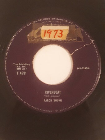 ・アーティスト Faron Young ・タイトル Riverboat / Face To The Wall ・レーベル・型番 Capitol Records F4291 ・フォーマット 7インチレコード ・コンディション(盤) 良い (VG+) ・コンディション(ジャケット) プレインカバー（元ジャケット／カバー無し） ・コンディション(帯) オビなし ・特記事項 サンプル画像です。実際の商品の画像ではありません 商品写真はバーコード/カタログ番号に対応したサンプル画像ですので、お送りする商品の画像ではありません。帯やライナーなどの付属品は、特記事項に記載されている場合のみ含まれます。プロモやカラーレコードなどの仕様についても、該当する場合のみ特記事項に記載しています。 【ご購入前に必ずご確認ください】 ・本店サイト(www.recordcity.jp)とは価格、送料が違います ・本店サイト、その他支店のオーダーとは同梱発送できません ・注文確定後に別の注文を頂いた場合、注文同士の同梱は致しかねます。 ・別倉庫から発送しているため、店頭受け渡しは対応しておりません ・一部商品は他の通販サイトでも販売しているため、ご注文のタイミングによっては商品のご用意ができない場合がございます。 ・土日祝日はお休みです 金曜・祝前日9時以降のご連絡またはご入金は、返答または発送が週明け・祝日明けに順次対応となります。 ・ご購入後のキャンセル不可 ご購入後のキャンセルはいかなる理由においてもお受けできません。ご了承の上、ご購入くださいませ。 ・日本郵便(ゆうパック/ゆうメール)によるお届けになります。 ・中古品であることをご理解ください 当ストアでは中古商品を主に販売しております。中古品であることをご理解の上ご購入ください。また、一部商品はRecordCityオンラインストアで試聴可能です。 ・返品について お客様のご都合による返品は一切承っておりません。 表記の内容と実際の商品に相違がある場合、また針飛び等で返品・返金をご希望される場合は、商品の到着後1週間以内にご連絡ください。商品の返送をこちらで確認後、キャンセル・返金を行います。 コンディションVG以下の商品は返品できません。プレイに影響のない表面のこすれ傷、プレス起因のノイズ盤は返品の対象外です。 【コンディション表記】 ・ほぼ新品(M-)(Like New) 完全な新品。未使用。当店ではほぼ使用しません ・非常に良い(EX)(Excellent) 中古盤として美品な状態。わずかな経年を感じるものの傷みを感じさせない、当店基準で最高の状態 ・良い(VG+)(Very Good Plus) 丁寧に扱われた中古品で、軽い使用感がみられる。 ・可(VG)(Acceptable) 使い込まれた中古品で、「良い」よりもさらに使用感がみられる。 ・悪い(VG-)(Bad) 状態が悪いアイテム。使用の保障はなく、再生不可、針飛び、目立つノイズがあるかもしれない。状態によるクレーム不可。返品不可。 ・非常に悪い(G)(Very Bad) 「悪い」よりさらに状態が悪いアイテム。使用の保障はなく、再生不可、針飛び、目立つノイズがあるかもしれない。状態によるクレーム不可。返品不可。 ・ジャンク(Fair)(Junk/Fair) 割れている、反っている、水ダメージがある、カビ、ジャケットが分離している、ひどい書き込み、ひどい擦れなど最低の状態。使用の保障はなく、再生不可、針飛び、目立つノイズがあるかもしれない。状態によるクレーム不可。返品不可。 ・ジャンク(Poor)(Junk/Poor) 割れている、反っている、水ダメージがある、カビ、ジャケットが分離している、ひどい書き込み、ひどい擦れなど最低の状態。使用の保障はなく、再生不可、針飛び、目立つノイズがあるかもしれない。状態によるクレーム不可。返品不可。