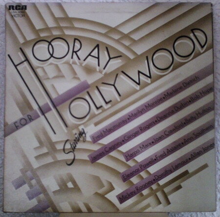 ・アーティスト Various ・タイトル Hooray For Hollywood! ・レーベル・型番 RCA Victor LSA3085 ・フォーマット LPレコード ・コンディション(盤) 良い (VG+) ・コンディション(ジャケット) 良い (VG+) ・コンディション(帯) オビなし ・特記事項 【カバー汚れ】 サンプル画像です。実際の商品の画像ではありません 商品写真はバーコード/カタログ番号に対応したサンプル画像ですので、お送りする商品の画像ではありません。帯やライナーなどの付属品は、特記事項に記載されている場合のみ含まれます。プロモやカラーレコードなどの仕様についても、該当する場合のみ特記事項に記載しています。 【ご購入前に必ずご確認ください】 ・本店サイト(www.recordcity.jp)とは価格、送料が違います ・本店サイト、その他支店のオーダーとは同梱発送できません ・注文確定後に別の注文を頂いた場合、注文同士の同梱は致しかねます。 ・別倉庫から発送しているため、店頭受け渡しは対応しておりません ・一部商品は他の通販サイトでも販売しているため、ご注文のタイミングによっては商品のご用意ができない場合がございます。 ・土日祝日はお休みです 金曜・祝前日9時以降のご連絡またはご入金は、返答または発送が週明け・祝日明けに順次対応となります。 ・ご購入後のキャンセル不可 ご購入後のキャンセルはいかなる理由においてもお受けできません。ご了承の上、ご購入くださいませ。 ・日本郵便(ゆうパック/ゆうメール)によるお届けになります。 ・中古品であることをご理解ください 当ストアでは中古商品を主に販売しております。中古品であることをご理解の上ご購入ください。また、一部商品はRecordCityオンラインストアで試聴可能です。 ・返品について お客様のご都合による返品は一切承っておりません。 表記の内容と実際の商品に相違がある場合、また針飛び等で返品・返金をご希望される場合は、商品の到着後1週間以内にご連絡ください。商品の返送をこちらで確認後、キャンセル・返金を行います。 コンディションVG以下の商品は返品できません。プレイに影響のない表面のこすれ傷、プレス起因のノイズ盤は返品の対象外です。 【コンディション表記】 ・ほぼ新品(M-)(Like New) 完全な新品。未使用。当店ではほぼ使用しません ・非常に良い(EX)(Excellent) 中古盤として美品な状態。わずかな経年を感じるものの傷みを感じさせない、当店基準で最高の状態 ・良い(VG+)(Very Good Plus) 丁寧に扱われた中古品で、軽い使用感がみられる。 ・可(VG)(Acceptable) 使い込まれた中古品で、「良い」よりもさらに使用感がみられる。 ・悪い(VG-)(Bad) 状態が悪いアイテム。使用の保障はなく、再生不可、針飛び、目立つノイズがあるかもしれない。状態によるクレーム不可。返品不可。 ・非常に悪い(G)(Very Bad) 「悪い」よりさらに状態が悪いアイテム。使用の保障はなく、再生不可、針飛び、目立つノイズがあるかもしれない。状態によるクレーム不可。返品不可。 ・ジャンク(Fair)(Junk/Fair) 割れている、反っている、水ダメージがある、カビ、ジャケットが分離している、ひどい書き込み、ひどい擦れなど最低の状態。使用の保障はなく、再生不可、針飛び、目立つノイズがあるかもしれない。状態によるクレーム不可。返品不可。 ・ジャンク(Poor)(Junk/Poor) 割れている、反っている、水ダメージがある、カビ、ジャケットが分離している、ひどい書き込み、ひどい擦れなど最低の状態。使用の保障はなく、再生不可、針飛び、目立つノイズがあるかもしれない。状態によるクレーム不可。返品不可。
