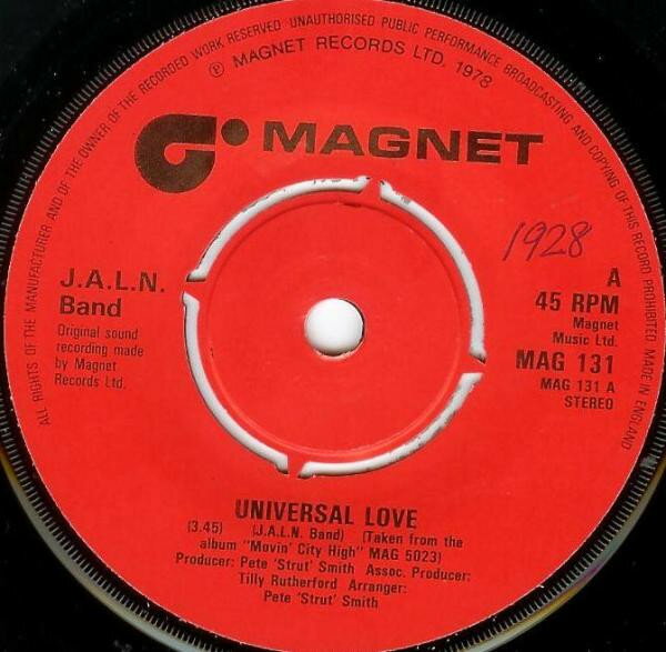 ・アーティスト J.A.L.N. Band ・タイトル Universal Love ・レーベル・型番 Magnet (2) MAG131 ・フォーマット 7インチレコード ・コンディション(盤) 非常に良い(EX) ・コンディション(ジャケット) ・コンディション(帯) オビなし ・特記事項 【レーベルに書き込み】 サンプル画像です。実際の商品の画像ではありません 商品写真はバーコード/カタログ番号に対応したサンプル画像ですので、お送りする商品の画像ではありません。帯やライナーなどの付属品は、特記事項に記載されている場合のみ含まれます。プロモやカラーレコードなどの仕様についても、該当する場合のみ特記事項に記載しています。 【ご購入前に必ずご確認ください】 ・本店サイト(www.recordcity.jp)とは価格、送料が違います ・本店サイト、その他支店のオーダーとは同梱発送できません ・注文確定後に別の注文を頂いた場合、注文同士の同梱は致しかねます。 ・別倉庫から発送しているため、店頭受け渡しは対応しておりません ・一部商品は他の通販サイトでも販売しているため、ご注文のタイミングによっては商品のご用意ができない場合がございます。 ・土日祝日はお休みです 金曜・祝前日9時以降のご連絡またはご入金は、返答または発送が週明け・祝日明けに順次対応となります。 ・ご購入後のキャンセル不可 ご購入後のキャンセルはいかなる理由においてもお受けできません。ご了承の上、ご購入くださいませ。 ・日本郵便(ゆうパック/ゆうメール)によるお届けになります。 ・中古品であることをご理解ください 当ストアでは中古商品を主に販売しております。中古品であることをご理解の上ご購入ください。また、一部商品はRecordCityオンラインストアで試聴可能です。 ・返品について お客様のご都合による返品は一切承っておりません。 表記の内容と実際の商品に相違がある場合、また針飛び等で返品・返金をご希望される場合は、商品の到着後1週間以内にご連絡ください。商品の返送をこちらで確認後、キャンセル・返金を行います。 コンディションVG以下の商品は返品できません。プレイに影響のない表面のこすれ傷、プレス起因のノイズ盤は返品の対象外です。 【コンディション表記】 ・ほぼ新品(M-)(Like New) 完全な新品。未使用。当店ではほぼ使用しません ・非常に良い(EX)(Excellent) 中古盤として美品な状態。わずかな経年を感じるものの傷みを感じさせない、当店基準で最高の状態 ・良い(VG+)(Very Good Plus) 丁寧に扱われた中古品で、軽い使用感がみられる。 ・可(VG)(Acceptable) 使い込まれた中古品で、「良い」よりもさらに使用感がみられる。 ・悪い(VG-)(Bad) 状態が悪いアイテム。使用の保障はなく、再生不可、針飛び、目立つノイズがあるかもしれない。状態によるクレーム不可。返品不可。 ・非常に悪い(G)(Very Bad) 「悪い」よりさらに状態が悪いアイテム。使用の保障はなく、再生不可、針飛び、目立つノイズがあるかもしれない。状態によるクレーム不可。返品不可。 ・ジャンク(Fair)(Junk/Fair) 割れている、反っている、水ダメージがある、カビ、ジャケットが分離している、ひどい書き込み、ひどい擦れなど最低の状態。使用の保障はなく、再生不可、針飛び、目立つノイズがあるかもしれない。状態によるクレーム不可。返品不可。 ・ジャンク(Poor)(Junk/Poor) 割れている、反っている、水ダメージがある、カビ、ジャケットが分離している、ひどい書き込み、ひどい擦れなど最低の状態。使用の保障はなく、再生不可、針飛び、目立つノイズがあるかもしれない。状態によるクレーム不可。返品不可。