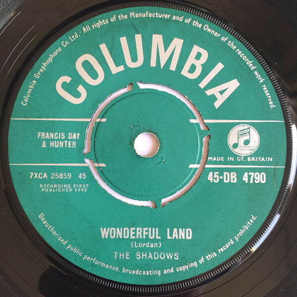 ・アーティスト Shadows ・タイトル Wonderful Land ・レーベル・型番 Columbia 45DB4790 ・フォーマット 7インチレコード ・コンディション(盤) 良い (VG+) ・コンディション(ジャケット) プレインカバー（元ジャケット／カバー無し） ・コンディション(帯) オビなし ・特記事項 【カバー折れ/しわ】【盤に浅い跡】【盤汚れ】【Pushout Centre, Company Sleeve】 サンプル画像です。実際の商品の画像ではありません 商品写真はバーコード/カタログ番号に対応したサンプル画像ですので、お送りする商品の画像ではありません。帯やライナーなどの付属品は、特記事項に記載されている場合のみ含まれます。プロモやカラーレコードなどの仕様についても、該当する場合のみ特記事項に記載しています。 【ご購入前に必ずご確認ください】 ・本店サイト(www.recordcity.jp)とは価格、送料が違います ・本店サイト、その他支店のオーダーとは同梱発送できません ・注文確定後に別の注文を頂いた場合、注文同士の同梱は致しかねます。 ・別倉庫から発送しているため、店頭受け渡しは対応しておりません ・一部商品は他の通販サイトでも販売しているため、ご注文のタイミングによっては商品のご用意ができない場合がございます。 ・土日祝日はお休みです 金曜・祝前日9時以降のご連絡またはご入金は、返答または発送が週明け・祝日明けに順次対応となります。 ・ご購入後のキャンセル不可 ご購入後のキャンセルはいかなる理由においてもお受けできません。ご了承の上、ご購入くださいませ。 ・日本郵便(ゆうパック/ゆうメール)によるお届けになります。 ・中古品であることをご理解ください 当ストアでは中古商品を主に販売しております。中古品であることをご理解の上ご購入ください。また、一部商品はRecordCityオンラインストアで試聴可能です。 ・返品について お客様のご都合による返品は一切承っておりません。 表記の内容と実際の商品に相違がある場合、また針飛び等で返品・返金をご希望される場合は、商品の到着後1週間以内にご連絡ください。商品の返送をこちらで確認後、キャンセル・返金を行います。 コンディションVG以下の商品は返品できません。プレイに影響のない表面のこすれ傷、プレス起因のノイズ盤は返品の対象外です。 【コンディション表記】 ・ほぼ新品(M-)(Like New) 完全な新品。未使用。当店ではほぼ使用しません ・非常に良い(EX)(Excellent) 中古盤として美品な状態。わずかな経年を感じるものの傷みを感じさせない、当店基準で最高の状態 ・良い(VG+)(Very Good Plus) 丁寧に扱われた中古品で、軽い使用感がみられる。 ・可(VG)(Acceptable) 使い込まれた中古品で、「良い」よりもさらに使用感がみられる。 ・悪い(VG-)(Bad) 状態が悪いアイテム。使用の保障はなく、再生不可、針飛び、目立つノイズがあるかもしれない。状態によるクレーム不可。返品不可。 ・非常に悪い(G)(Very Bad) 「悪い」よりさらに状態が悪いアイテム。使用の保障はなく、再生不可、針飛び、目立つノイズがあるかもしれない。状態によるクレーム不可。返品不可。 ・ジャンク(Fair)(Junk/Fair) 割れている、反っている、水ダメージがある、カビ、ジャケットが分離している、ひどい書き込み、ひどい擦れなど最低の状態。使用の保障はなく、再生不可、針飛び、目立つノイズがあるかもしれない。状態によるクレーム不可。返品不可。 ・ジャンク(Poor)(Junk/Poor) 割れている、反っている、水ダメージがある、カビ、ジャケットが分離している、ひどい書き込み、ひどい擦れなど最低の状態。使用の保障はなく、再生不可、針飛び、目立つノイズがあるかもしれない。状態によるクレーム不可。返品不可。