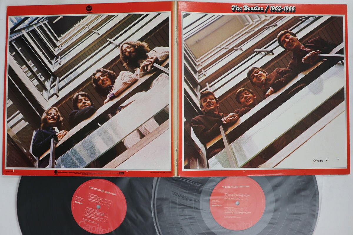 ・アーティスト Beatles ・タイトル 1962-1966 ・レーベル・型番 CAPITOL SKBO3403 ・フォーマット LPレコード ・コンディション(盤) 良い (VG+) ・コンディション(ジャケット) 可 (VG) ・コンディション(帯) オビなし ・特記事項 【カバーに目立つ染み】【表カバーに書き込み】【盤に小さいキズ】【インナースリーブ抜け】 実際に発送される商品の画像です 【ご購入前に必ずご確認ください】 ・本店サイト(www.recordcity.jp)とは価格、送料が違います ・本店サイト、その他支店のオーダーとは同梱発送できません ・注文確定後に別の注文を頂いた場合、注文同士の同梱は致しかねます。 ・別倉庫から発送しているため、店頭受け渡しは対応しておりません ・一部商品は他の通販サイトでも販売しているため、ご注文のタイミングによっては商品のご用意ができない場合がございます。 ・土日祝日はお休みです 金曜・祝前日9時以降のご連絡またはご入金は、返答または発送が週明け・祝日明けに順次対応となります。 ・ご購入後のキャンセル不可 ご購入後のキャンセルはいかなる理由においてもお受けできません。ご了承の上、ご購入くださいませ。 ・日本郵便(ゆうパック/ゆうメール)によるお届けになります。 ・中古品であることをご理解ください 当ストアでは中古商品を主に販売しております。中古品であることをご理解の上ご購入ください。また、一部商品はRecordCityオンラインストアで試聴可能です。 ・返品について お客様のご都合による返品は一切承っておりません。 表記の内容と実際の商品に相違がある場合、また針飛び等で返品・返金をご希望される場合は、商品の到着後1週間以内にご連絡ください。商品の返送をこちらで確認後、キャンセル・返金を行います。 コンディションVG以下の商品は返品できません。プレイに影響のない表面のこすれ傷、プレス起因のノイズ盤は返品の対象外です。 【コンディション表記】 ・ほぼ新品(M-)(Like New) 完全な新品。未使用。当店ではほぼ使用しません ・非常に良い(EX)(Excellent) 中古盤として美品な状態。わずかな経年を感じるものの傷みを感じさせない、当店基準で最高の状態 ・良い(VG+)(Very Good Plus) 丁寧に扱われた中古品で、軽い使用感がみられる。 ・可(VG)(Acceptable) 使い込まれた中古品で、「良い」よりもさらに使用感がみられる。 ・悪い(VG-)(Bad) 状態が悪いアイテム。使用の保障はなく、再生不可、針飛び、目立つノイズがあるかもしれない。状態によるクレーム不可。返品不可。 ・非常に悪い(G)(Very Bad) 「悪い」よりさらに状態が悪いアイテム。使用の保障はなく、再生不可、針飛び、目立つノイズがあるかもしれない。状態によるクレーム不可。返品不可。 ・ジャンク(Fair)(Junk/Fair) 割れている、反っている、水ダメージがある、カビ、ジャケットが分離している、ひどい書き込み、ひどい擦れなど最低の状態。使用の保障はなく、再生不可、針飛び、目立つノイズがあるかもしれない。状態によるクレーム不可。返品不可。 ・ジャンク(Poor)(Junk/Poor) 割れている、反っている、水ダメージがある、カビ、ジャケットが分離している、ひどい書き込み、ひどい擦れなど最低の状態。使用の保障はなく、再生不可、針飛び、目立つノイズがあるかもしれない。状態によるクレーム不可。返品不可。