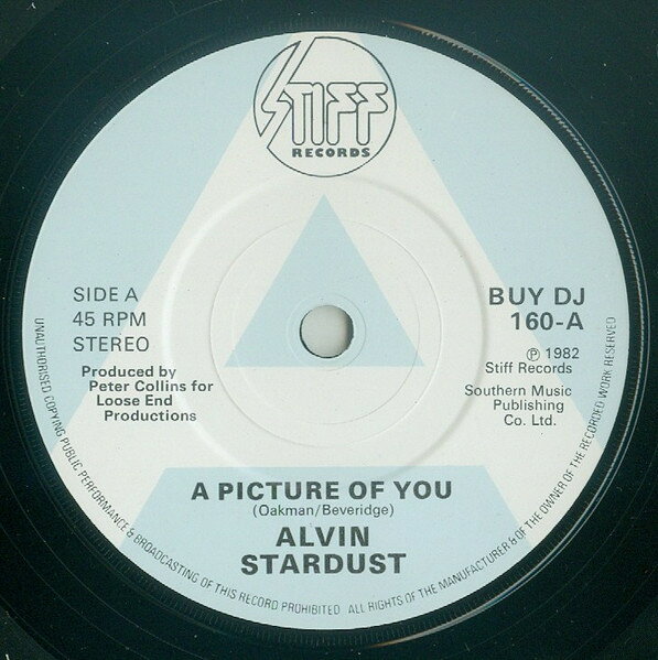 ・アーティスト Alvin Stardust ・タイトル A Picture Of You ・レーベル・型番 Stiff Records BUYDJ160 ・フォーマット 7インチレコード ・コンディション(盤) 良い (VG+) ・コンディション(ジャケット) プレインカバー（元ジャケット／カバー無し） ・コンディション(帯) オビなし ・特記事項 サンプル画像です。実際の商品の画像ではありません 商品写真はバーコード/カタログ番号に対応したサンプル画像ですので、お送りする商品の画像ではありません。帯やライナーなどの付属品は、特記事項に記載されている場合のみ含まれます。プロモやカラーレコードなどの仕様についても、該当する場合のみ特記事項に記載しています。 【ご購入前に必ずご確認ください】 ・本店サイト(www.recordcity.jp)とは価格、送料が違います ・本店サイト、その他支店のオーダーとは同梱発送できません ・注文確定後に別の注文を頂いた場合、注文同士の同梱は致しかねます。 ・別倉庫から発送しているため、店頭受け渡しは対応しておりません ・一部商品は他の通販サイトでも販売しているため、ご注文のタイミングによっては商品のご用意ができない場合がございます。 ・土日祝日はお休みです 金曜・祝前日9時以降のご連絡またはご入金は、返答または発送が週明け・祝日明けに順次対応となります。 ・ご購入後のキャンセル不可 ご購入後のキャンセルはいかなる理由においてもお受けできません。ご了承の上、ご購入くださいませ。 ・日本郵便(ゆうパック/ゆうメール)によるお届けになります。 ・中古品であることをご理解ください 当ストアでは中古商品を主に販売しております。中古品であることをご理解の上ご購入ください。また、一部商品はRecordCityオンラインストアで試聴可能です。 ・返品について お客様のご都合による返品は一切承っておりません。 表記の内容と実際の商品に相違がある場合、また針飛び等で返品・返金をご希望される場合は、商品の到着後1週間以内にご連絡ください。商品の返送をこちらで確認後、キャンセル・返金を行います。 コンディションVG以下の商品は返品できません。プレイに影響のない表面のこすれ傷、プレス起因のノイズ盤は返品の対象外です。 【コンディション表記】 ・ほぼ新品(M-)(Like New) 完全な新品。未使用。当店ではほぼ使用しません ・非常に良い(EX)(Excellent) 中古盤として美品な状態。わずかな経年を感じるものの傷みを感じさせない、当店基準で最高の状態 ・良い(VG+)(Very Good Plus) 丁寧に扱われた中古品で、軽い使用感がみられる。 ・可(VG)(Acceptable) 使い込まれた中古品で、「良い」よりもさらに使用感がみられる。 ・悪い(VG-)(Bad) 状態が悪いアイテム。使用の保障はなく、再生不可、針飛び、目立つノイズがあるかもしれない。状態によるクレーム不可。返品不可。 ・非常に悪い(G)(Very Bad) 「悪い」よりさらに状態が悪いアイテム。使用の保障はなく、再生不可、針飛び、目立つノイズがあるかもしれない。状態によるクレーム不可。返品不可。 ・ジャンク(Fair)(Junk/Fair) 割れている、反っている、水ダメージがある、カビ、ジャケットが分離している、ひどい書き込み、ひどい擦れなど最低の状態。使用の保障はなく、再生不可、針飛び、目立つノイズがあるかもしれない。状態によるクレーム不可。返品不可。 ・ジャンク(Poor)(Junk/Poor) 割れている、反っている、水ダメージがある、カビ、ジャケットが分離している、ひどい書き込み、ひどい擦れなど最低の状態。使用の保障はなく、再生不可、針飛び、目立つノイズがあるかもしれない。状態によるクレーム不可。返品不可。