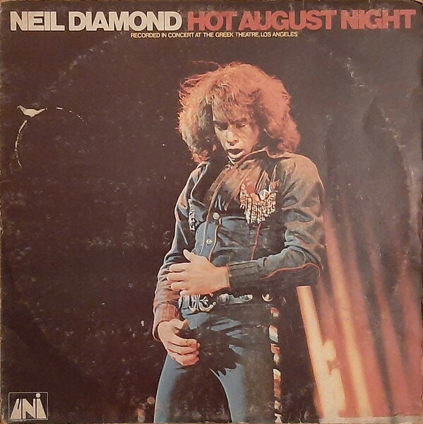 ・アーティスト Neil Diamond ・タイトル Hot August Night ・レーベル・型番 UNI Records, UNI Records ULD1112 ・フォーマット LPレコード ・コンディション(盤) 良い (VG+) ・コンディション(ジャケット) 可 (VG) ・コンディション(帯) オビなし ・特記事項 【盤に小さいキズ】【カバーにリングウェア】 サンプル画像です。実際の商品の画像ではありません 商品写真はバーコード/カタログ番号に対応したサンプル画像ですので、お送りする商品の画像ではありません。帯やライナーなどの付属品は、特記事項に記載されている場合のみ含まれます。プロモやカラーレコードなどの仕様についても、該当する場合のみ特記事項に記載しています。 【ご購入前に必ずご確認ください】 ・本店サイト(www.recordcity.jp)とは価格、送料が違います ・本店サイト、その他支店のオーダーとは同梱発送できません ・注文確定後に別の注文を頂いた場合、注文同士の同梱は致しかねます。 ・別倉庫から発送しているため、店頭受け渡しは対応しておりません ・一部商品は他の通販サイトでも販売しているため、ご注文のタイミングによっては商品のご用意ができない場合がございます。 ・土日祝日はお休みです 金曜・祝前日9時以降のご連絡またはご入金は、返答または発送が週明け・祝日明けに順次対応となります。 ・ご購入後のキャンセル不可 ご購入後のキャンセルはいかなる理由においてもお受けできません。ご了承の上、ご購入くださいませ。 ・日本郵便(ゆうパック/ゆうメール)によるお届けになります。 ・中古品であることをご理解ください 当ストアでは中古商品を主に販売しております。中古品であることをご理解の上ご購入ください。また、一部商品はRecordCityオンラインストアで試聴可能です。 ・返品について お客様のご都合による返品は一切承っておりません。 表記の内容と実際の商品に相違がある場合、また針飛び等で返品・返金をご希望される場合は、商品の到着後1週間以内にご連絡ください。商品の返送をこちらで確認後、キャンセル・返金を行います。 コンディションVG以下の商品は返品できません。プレイに影響のない表面のこすれ傷、プレス起因のノイズ盤は返品の対象外です。 【コンディション表記】 ・ほぼ新品(M-)(Like New) 完全な新品。未使用。当店ではほぼ使用しません ・非常に良い(EX)(Excellent) 中古盤として美品な状態。わずかな経年を感じるものの傷みを感じさせない、当店基準で最高の状態 ・良い(VG+)(Very Good Plus) 丁寧に扱われた中古品で、軽い使用感がみられる。 ・可(VG)(Acceptable) 使い込まれた中古品で、「良い」よりもさらに使用感がみられる。 ・悪い(VG-)(Bad) 状態が悪いアイテム。使用の保障はなく、再生不可、針飛び、目立つノイズがあるかもしれない。状態によるクレーム不可。返品不可。 ・非常に悪い(G)(Very Bad) 「悪い」よりさらに状態が悪いアイテム。使用の保障はなく、再生不可、針飛び、目立つノイズがあるかもしれない。状態によるクレーム不可。返品不可。 ・ジャンク(Fair)(Junk/Fair) 割れている、反っている、水ダメージがある、カビ、ジャケットが分離している、ひどい書き込み、ひどい擦れなど最低の状態。使用の保障はなく、再生不可、針飛び、目立つノイズがあるかもしれない。状態によるクレーム不可。返品不可。 ・ジャンク(Poor)(Junk/Poor) 割れている、反っている、水ダメージがある、カビ、ジャケットが分離している、ひどい書き込み、ひどい擦れなど最低の状態。使用の保障はなく、再生不可、針飛び、目立つノイズがあるかもしれない。状態によるクレーム不可。返品不可。