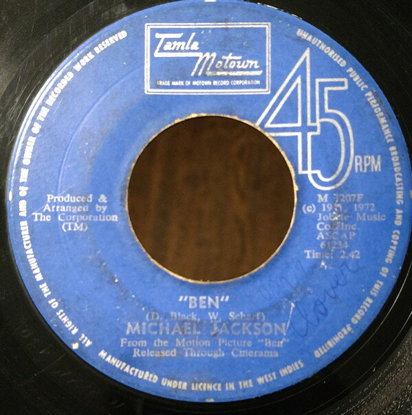 ・アーティスト Michael Jackson ・タイトル Ben ・レーベル・型番 Tamla Motown M1207F ・フォーマット 7インチレコード ・コンディション(盤) 良い (VG+) ・コンディション(ジャケット) ・コンディション(帯) オビなし ・特記事項 サンプル画像です。実際の商品の画像ではありません 商品写真はバーコード/カタログ番号に対応したサンプル画像ですので、お送りする商品の画像ではありません。帯やライナーなどの付属品は、特記事項に記載されている場合のみ含まれます。プロモやカラーレコードなどの仕様についても、該当する場合のみ特記事項に記載しています。 【ご購入前に必ずご確認ください】 ・本店サイト(www.recordcity.jp)とは価格、送料が違います ・本店サイト、その他支店のオーダーとは同梱発送できません ・注文確定後に別の注文を頂いた場合、注文同士の同梱は致しかねます。 ・別倉庫から発送しているため、店頭受け渡しは対応しておりません ・一部商品は他の通販サイトでも販売しているため、ご注文のタイミングによっては商品のご用意ができない場合がございます。 ・土日祝日はお休みです 金曜・祝前日9時以降のご連絡またはご入金は、返答または発送が週明け・祝日明けに順次対応となります。 ・ご購入後のキャンセル不可 ご購入後のキャンセルはいかなる理由においてもお受けできません。ご了承の上、ご購入くださいませ。 ・日本郵便(ゆうパック/ゆうメール)によるお届けになります。 ・中古品であることをご理解ください 当ストアでは中古商品を主に販売しております。中古品であることをご理解の上ご購入ください。また、一部商品はRecordCityオンラインストアで試聴可能です。 ・返品について お客様のご都合による返品は一切承っておりません。 表記の内容と実際の商品に相違がある場合、また針飛び等で返品・返金をご希望される場合は、商品の到着後1週間以内にご連絡ください。商品の返送をこちらで確認後、キャンセル・返金を行います。 コンディションVG以下の商品は返品できません。プレイに影響のない表面のこすれ傷、プレス起因のノイズ盤は返品の対象外です。 【コンディション表記】 ・ほぼ新品(M-)(Like New) 完全な新品。未使用。当店ではほぼ使用しません ・非常に良い(EX)(Excellent) 中古盤として美品な状態。わずかな経年を感じるものの傷みを感じさせない、当店基準で最高の状態 ・良い(VG+)(Very Good Plus) 丁寧に扱われた中古品で、軽い使用感がみられる。 ・可(VG)(Acceptable) 使い込まれた中古品で、「良い」よりもさらに使用感がみられる。 ・悪い(VG-)(Bad) 状態が悪いアイテム。使用の保障はなく、再生不可、針飛び、目立つノイズがあるかもしれない。状態によるクレーム不可。返品不可。 ・非常に悪い(G)(Very Bad) 「悪い」よりさらに状態が悪いアイテム。使用の保障はなく、再生不可、針飛び、目立つノイズがあるかもしれない。状態によるクレーム不可。返品不可。 ・ジャンク(Fair)(Junk/Fair) 割れている、反っている、水ダメージがある、カビ、ジャケットが分離している、ひどい書き込み、ひどい擦れなど最低の状態。使用の保障はなく、再生不可、針飛び、目立つノイズがあるかもしれない。状態によるクレーム不可。返品不可。 ・ジャンク(Poor)(Junk/Poor) 割れている、反っている、水ダメージがある、カビ、ジャケットが分離している、ひどい書き込み、ひどい擦れなど最低の状態。使用の保障はなく、再生不可、針飛び、目立つノイズがあるかもしれない。状態によるクレーム不可。返品不可。