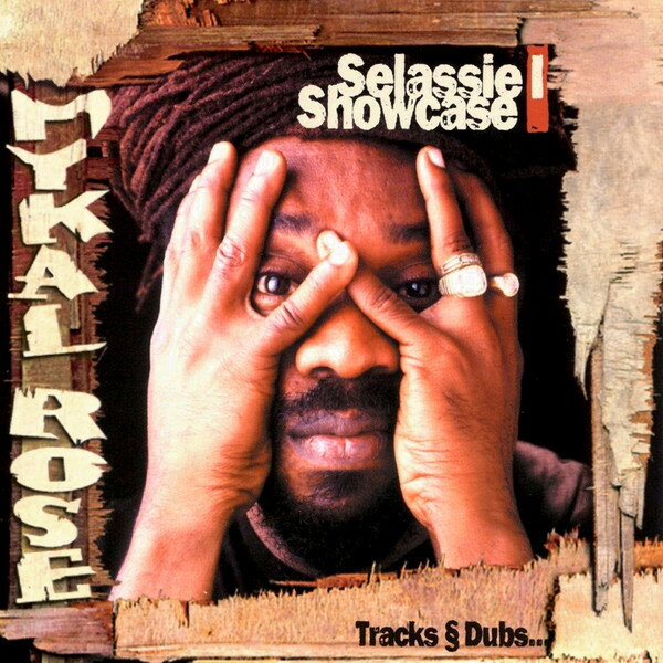 ・アーティスト Michael Rose ・タイトル Selassie I Showcase ・レーベル・型番 Bakchich Records 032032 ・フォーマット CD ・コンディション(盤) 良い (VG+) ・コンディション(ジャケット) ・コンディション(帯) オビなし ・特記事項 サンプル画像です。実際の商品の画像ではありません 商品写真はバーコード/カタログ番号に対応したサンプル画像ですので、お送りする商品の画像ではありません。帯やライナーなどの付属品は、特記事項に記載されている場合のみ含まれます。プロモやカラーレコードなどの仕様についても、該当する場合のみ特記事項に記載しています。 【ご購入前に必ずご確認ください】 ・本店サイト(www.recordcity.jp)とは価格、送料が違います ・本店サイト、その他支店のオーダーとは同梱発送できません ・注文確定後に別の注文を頂いた場合、注文同士の同梱は致しかねます。 ・別倉庫から発送しているため、店頭受け渡しは対応しておりません ・一部商品は他の通販サイトでも販売しているため、ご注文のタイミングによっては商品のご用意ができない場合がございます。 ・土日祝日はお休みです 金曜・祝前日9時以降のご連絡またはご入金は、返答または発送が週明け・祝日明けに順次対応となります。 ・ご購入後のキャンセル不可 ご購入後のキャンセルはいかなる理由においてもお受けできません。ご了承の上、ご購入くださいませ。 ・日本郵便(ゆうパック/ゆうメール)によるお届けになります。 ・中古品であることをご理解ください 当ストアでは中古商品を主に販売しております。中古品であることをご理解の上ご購入ください。また、一部商品はRecordCityオンラインストアで試聴可能です。 ・返品について お客様のご都合による返品は一切承っておりません。 表記の内容と実際の商品に相違がある場合、また針飛び等で返品・返金をご希望される場合は、商品の到着後1週間以内にご連絡ください。商品の返送をこちらで確認後、キャンセル・返金を行います。 コンディションVG以下の商品は返品できません。プレイに影響のない表面のこすれ傷、プレス起因のノイズ盤は返品の対象外です。 【コンディション表記】 ・ほぼ新品(M-)(Like New) 完全な新品。未使用。当店ではほぼ使用しません ・非常に良い(EX)(Excellent) 中古盤として美品な状態。わずかな経年を感じるものの傷みを感じさせない、当店基準で最高の状態 ・良い(VG+)(Very Good Plus) 丁寧に扱われた中古品で、軽い使用感がみられる。 ・可(VG)(Acceptable) 使い込まれた中古品で、「良い」よりもさらに使用感がみられる。 ・悪い(VG-)(Bad) 状態が悪いアイテム。使用の保障はなく、再生不可、針飛び、目立つノイズがあるかもしれない。状態によるクレーム不可。返品不可。 ・非常に悪い(G)(Very Bad) 「悪い」よりさらに状態が悪いアイテム。使用の保障はなく、再生不可、針飛び、目立つノイズがあるかもしれない。状態によるクレーム不可。返品不可。 ・ジャンク(Fair)(Junk/Fair) 割れている、反っている、水ダメージがある、カビ、ジャケットが分離している、ひどい書き込み、ひどい擦れなど最低の状態。使用の保障はなく、再生不可、針飛び、目立つノイズがあるかもしれない。状態によるクレーム不可。返品不可。 ・ジャンク(Poor)(Junk/Poor) 割れている、反っている、水ダメージがある、カビ、ジャケットが分離している、ひどい書き込み、ひどい擦れなど最低の状態。使用の保障はなく、再生不可、針飛び、目立つノイズがあるかもしれない。状態によるクレーム不可。返品不可。