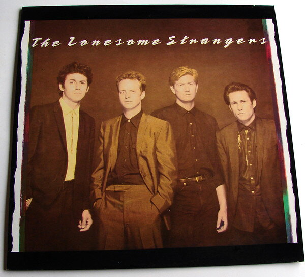 ・アーティスト The Lonesome Strangers ・タイトル The Lonesome Strangers ・レーベル・型番 Special Delivery SPD1023 ・フォーマット LPレコード ・コンディション(盤) 良い (VG+) ・コンディション(ジャケット) 良い (VG+) ・コンディション(帯) オビなし ・特記事項 サンプル画像です。実際の商品の画像ではありません 商品写真はバーコード/カタログ番号に対応したサンプル画像ですので、お送りする商品の画像ではありません。帯やライナーなどの付属品は、特記事項に記載されている場合のみ含まれます。プロモやカラーレコードなどの仕様についても、該当する場合のみ特記事項に記載しています。 【ご購入前に必ずご確認ください】 ・本店サイト(www.recordcity.jp)とは価格、送料が違います ・本店サイト、その他支店のオーダーとは同梱発送できません ・注文確定後に別の注文を頂いた場合、注文同士の同梱は致しかねます。 ・別倉庫から発送しているため、店頭受け渡しは対応しておりません ・一部商品は他の通販サイトでも販売しているため、ご注文のタイミングによっては商品のご用意ができない場合がございます。 ・土日祝日はお休みです 金曜・祝前日9時以降のご連絡またはご入金は、返答または発送が週明け・祝日明けに順次対応となります。 ・ご購入後のキャンセル不可 ご購入後のキャンセルはいかなる理由においてもお受けできません。ご了承の上、ご購入くださいませ。 ・日本郵便(ゆうパック/ゆうメール)によるお届けになります。 ・中古品であることをご理解ください 当ストアでは中古商品を主に販売しております。中古品であることをご理解の上ご購入ください。また、一部商品はRecordCityオンラインストアで試聴可能です。 ・返品について お客様のご都合による返品は一切承っておりません。 表記の内容と実際の商品に相違がある場合、また針飛び等で返品・返金をご希望される場合は、商品の到着後1週間以内にご連絡ください。商品の返送をこちらで確認後、キャンセル・返金を行います。 コンディションVG以下の商品は返品できません。プレイに影響のない表面のこすれ傷、プレス起因のノイズ盤は返品の対象外です。 【コンディション表記】 ・ほぼ新品(M-)(Like New) 完全な新品。未使用。当店ではほぼ使用しません ・非常に良い(EX)(Excellent) 中古盤として美品な状態。わずかな経年を感じるものの傷みを感じさせない、当店基準で最高の状態 ・良い(VG+)(Very Good Plus) 丁寧に扱われた中古品で、軽い使用感がみられる。 ・可(VG)(Acceptable) 使い込まれた中古品で、「良い」よりもさらに使用感がみられる。 ・悪い(VG-)(Bad) 状態が悪いアイテム。使用の保障はなく、再生不可、針飛び、目立つノイズがあるかもしれない。状態によるクレーム不可。返品不可。 ・非常に悪い(G)(Very Bad) 「悪い」よりさらに状態が悪いアイテム。使用の保障はなく、再生不可、針飛び、目立つノイズがあるかもしれない。状態によるクレーム不可。返品不可。 ・ジャンク(Fair)(Junk/Fair) 割れている、反っている、水ダメージがある、カビ、ジャケットが分離している、ひどい書き込み、ひどい擦れなど最低の状態。使用の保障はなく、再生不可、針飛び、目立つノイズがあるかもしれない。状態によるクレーム不可。返品不可。 ・ジャンク(Poor)(Junk/Poor) 割れている、反っている、水ダメージがある、カビ、ジャケットが分離している、ひどい書き込み、ひどい擦れなど最低の状態。使用の保障はなく、再生不可、針飛び、目立つノイズがあるかもしれない。状態によるクレーム不可。返品不可。